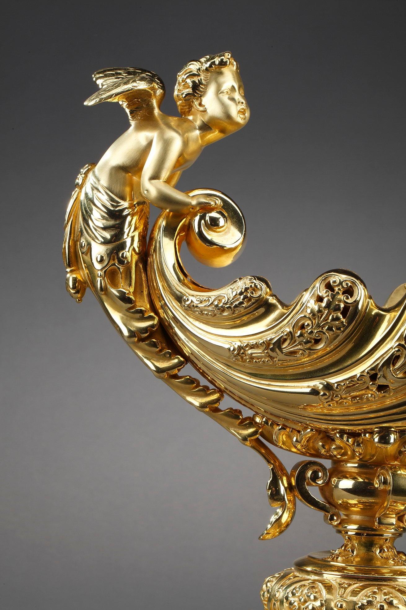 Late 19th Century Ormolu Cup Aurora and Cupid In Good Condition In Paris, FR