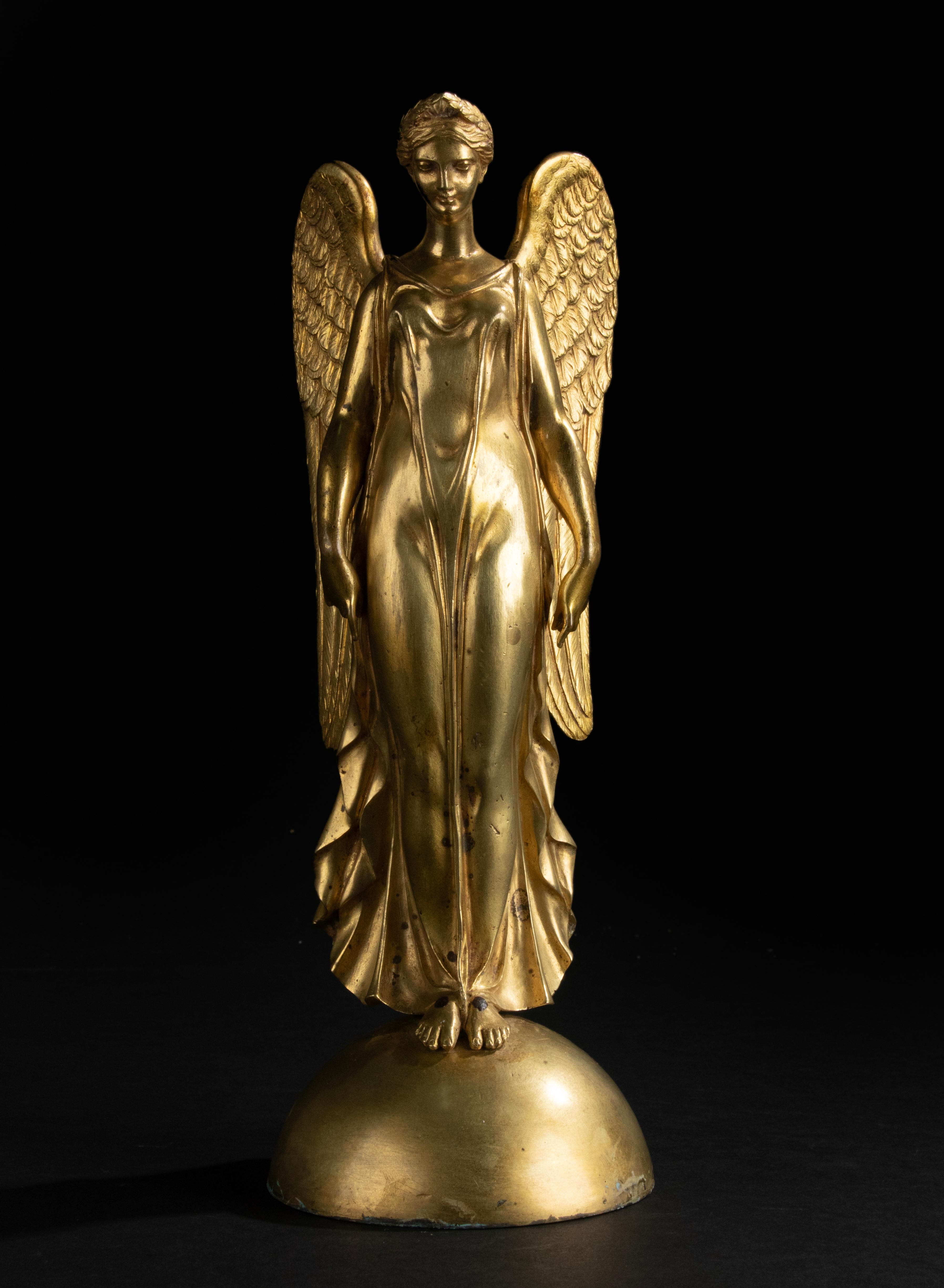 Français Fin du 19ème siècle Sculpture en bronze doré Ange en vente