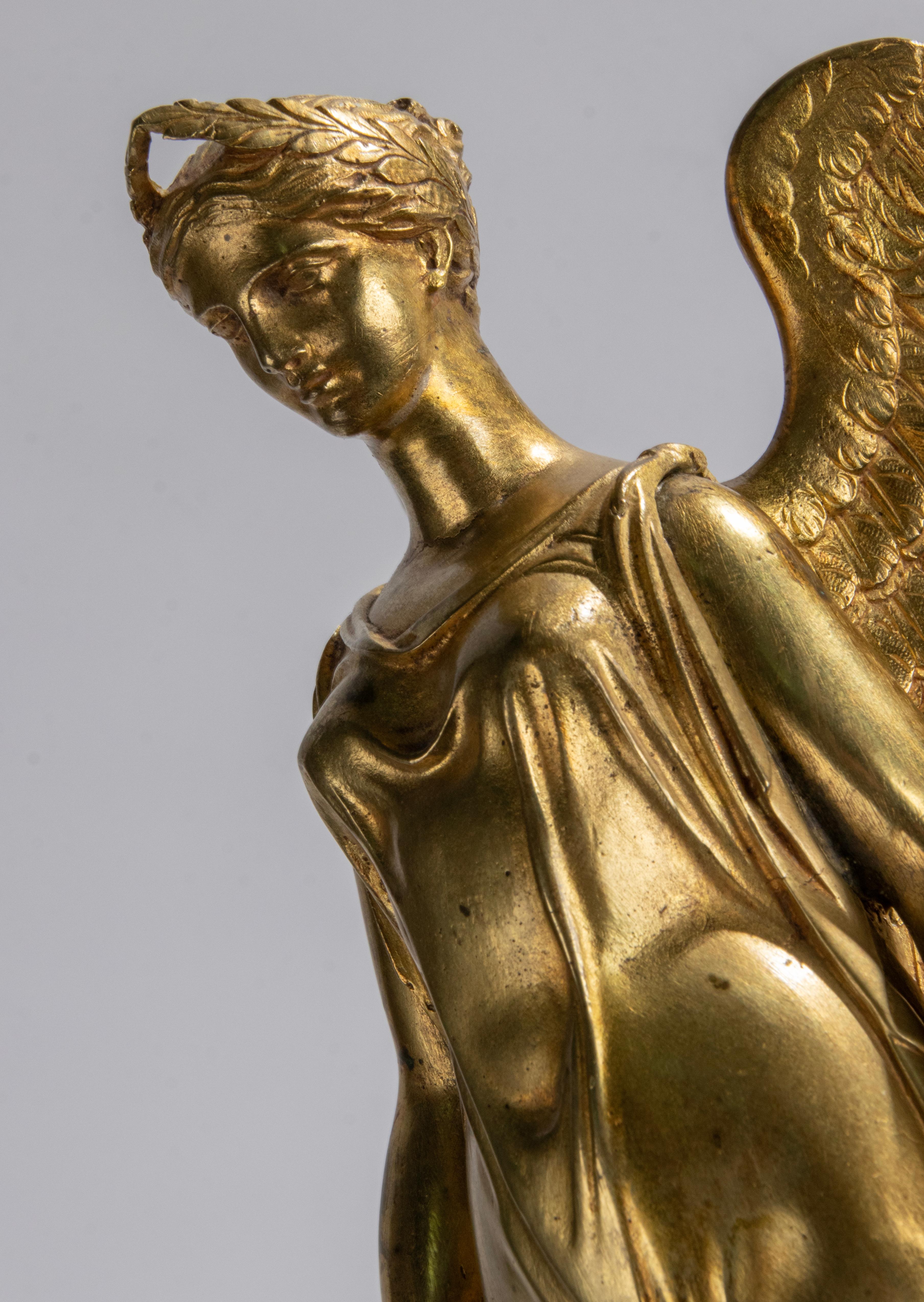 Doré Fin du 19ème siècle Sculpture en bronze doré Ange en vente