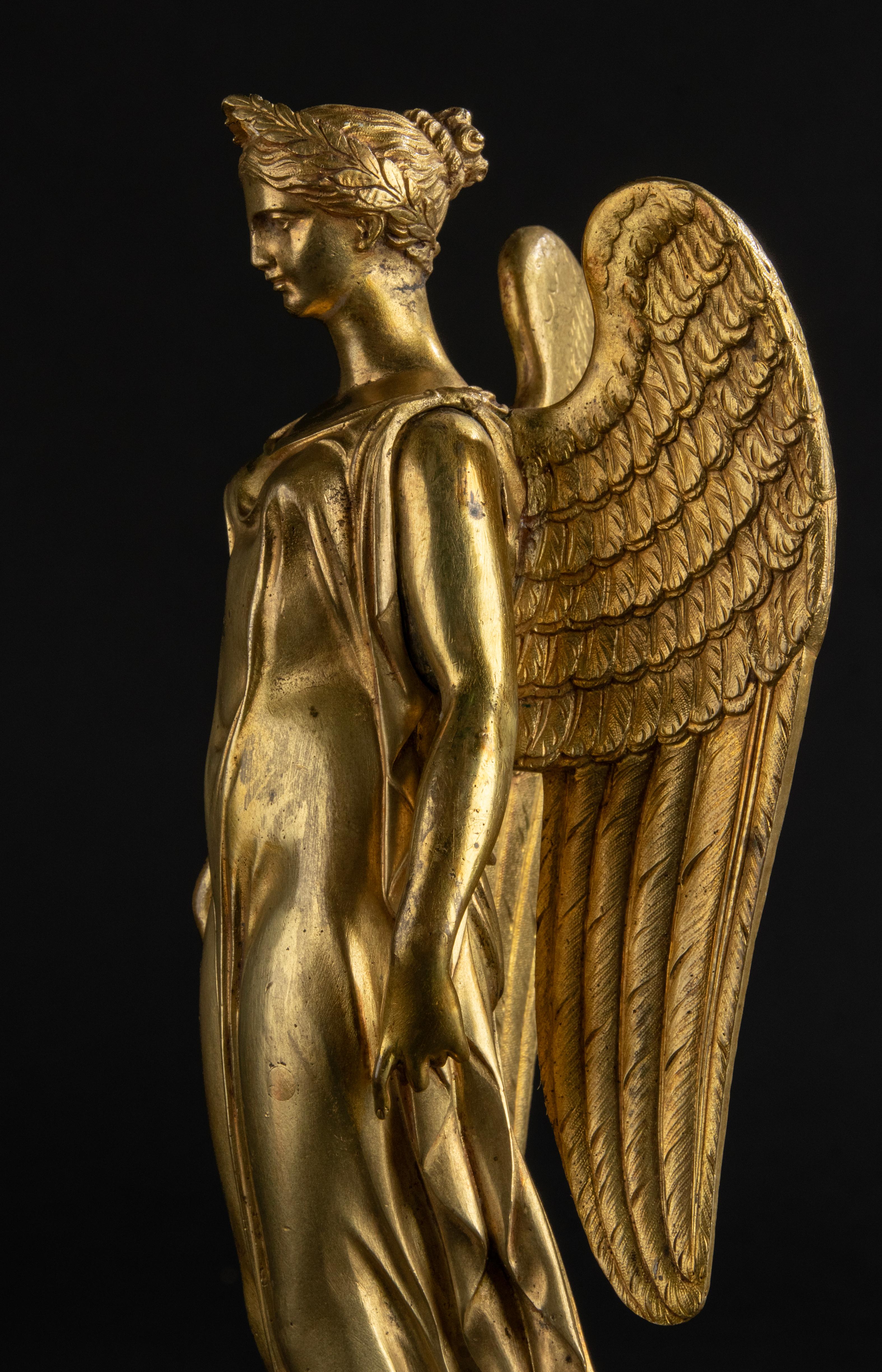 Fin du XIXe siècle Fin du 19ème siècle Sculpture en bronze doré Ange en vente