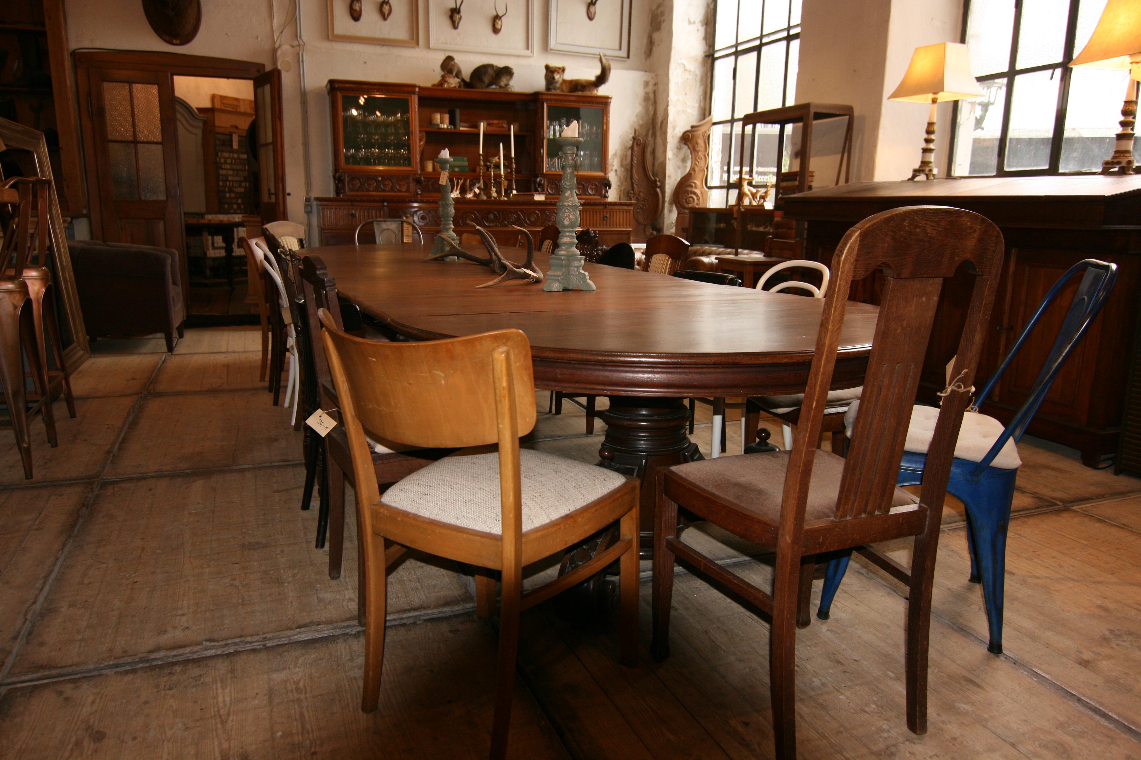 Late 19th Century Oval Extending Dining or Conference Table Made of Oak 5