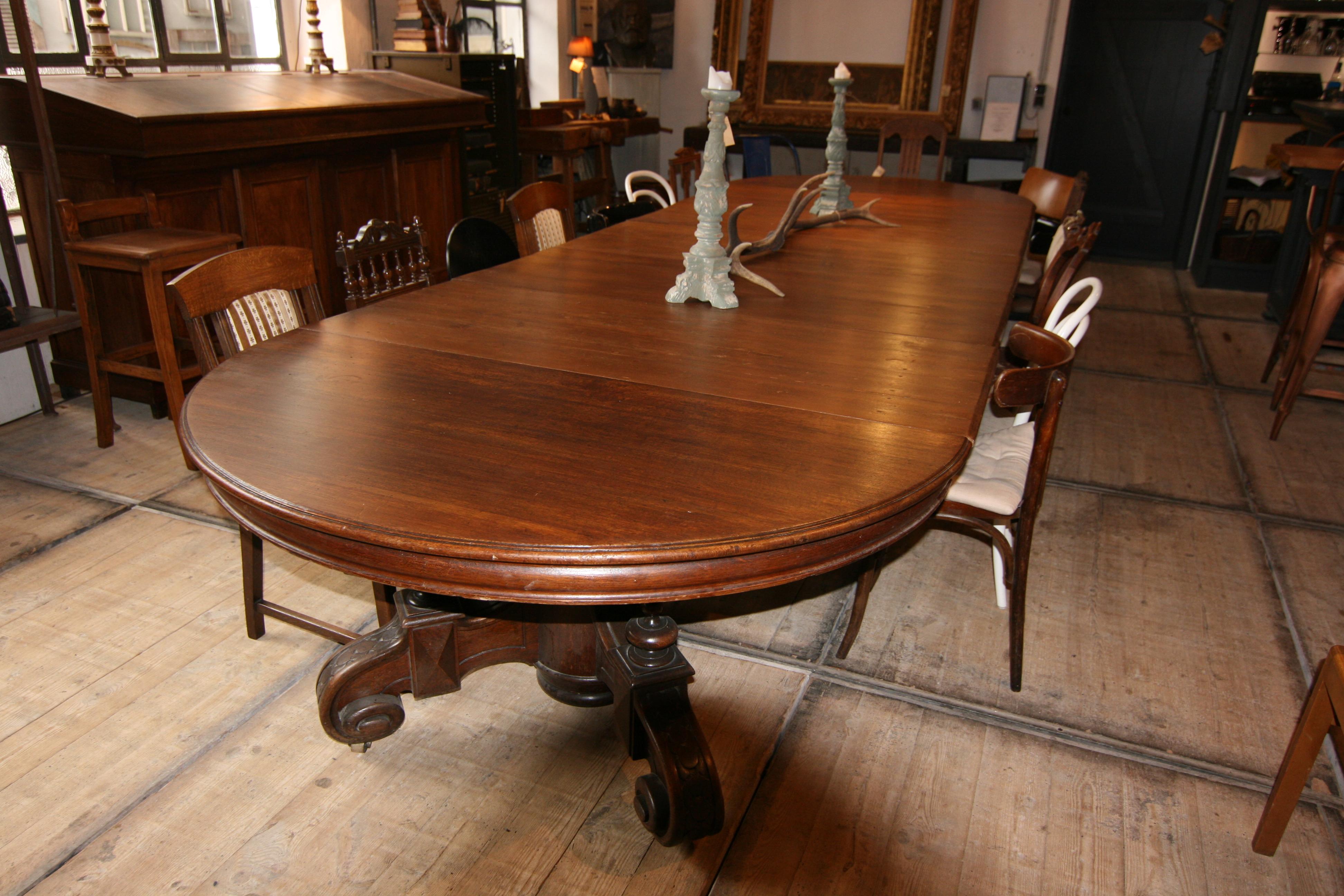 Late 19th Century Oval Extending Dining or Conference Table Made of Oak 9