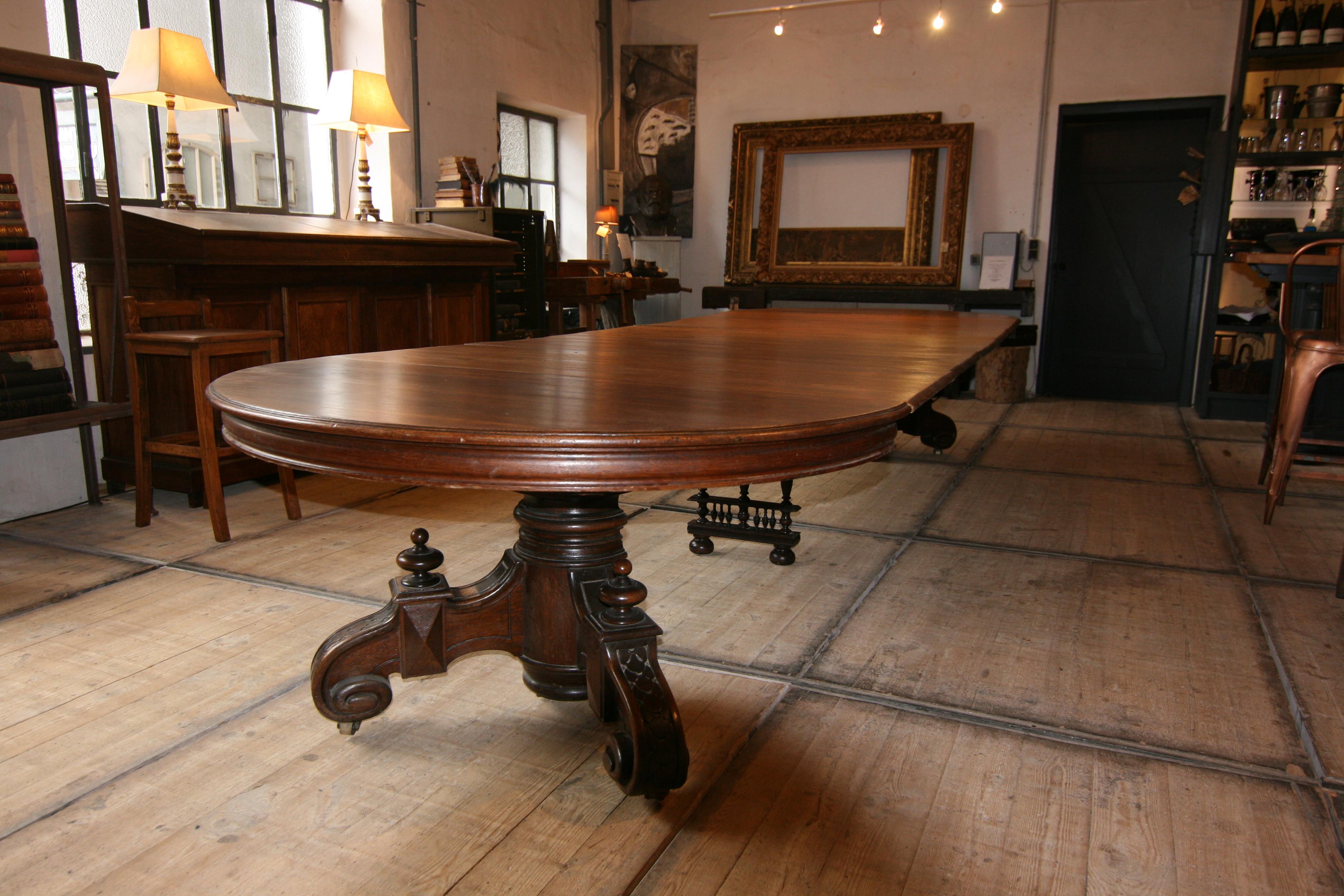 German Late 19th Century Oval Extending Dining or Conference Table Made of Oak