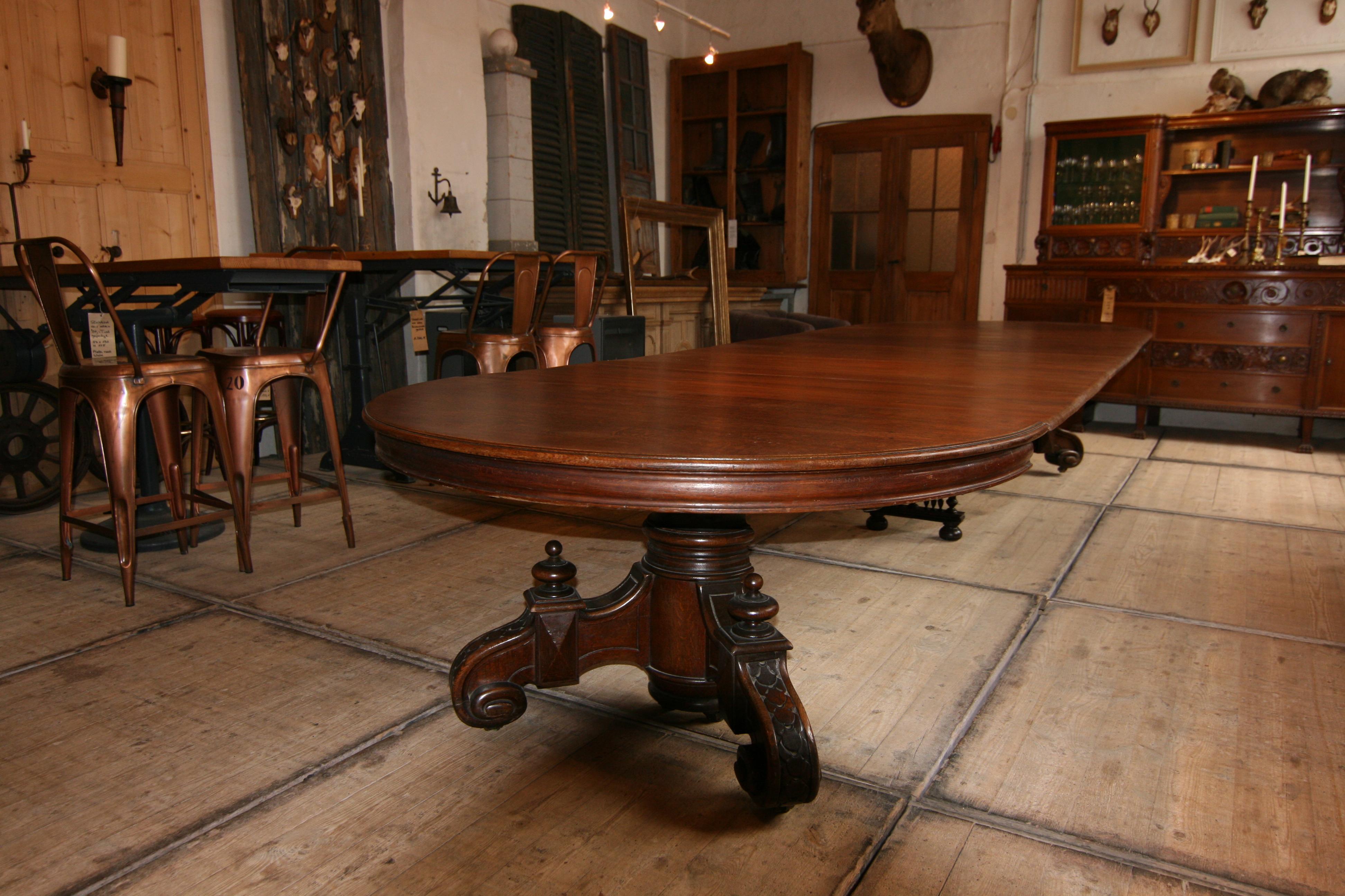 Late 19th Century Oval Extending Dining or Conference Table Made of Oak 2