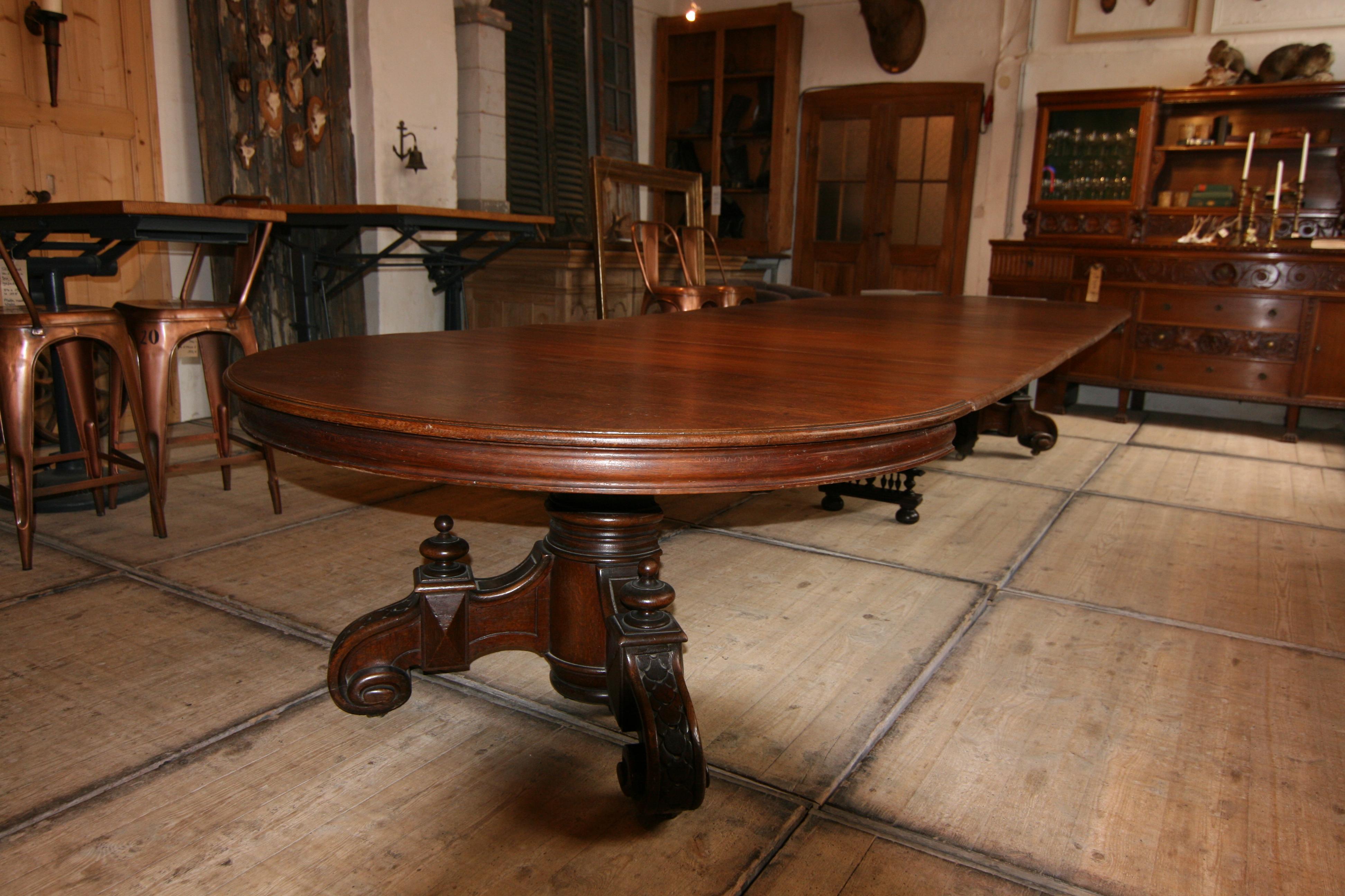 Late 19th Century Oval Extending Dining or Conference Table Made of Oak 3