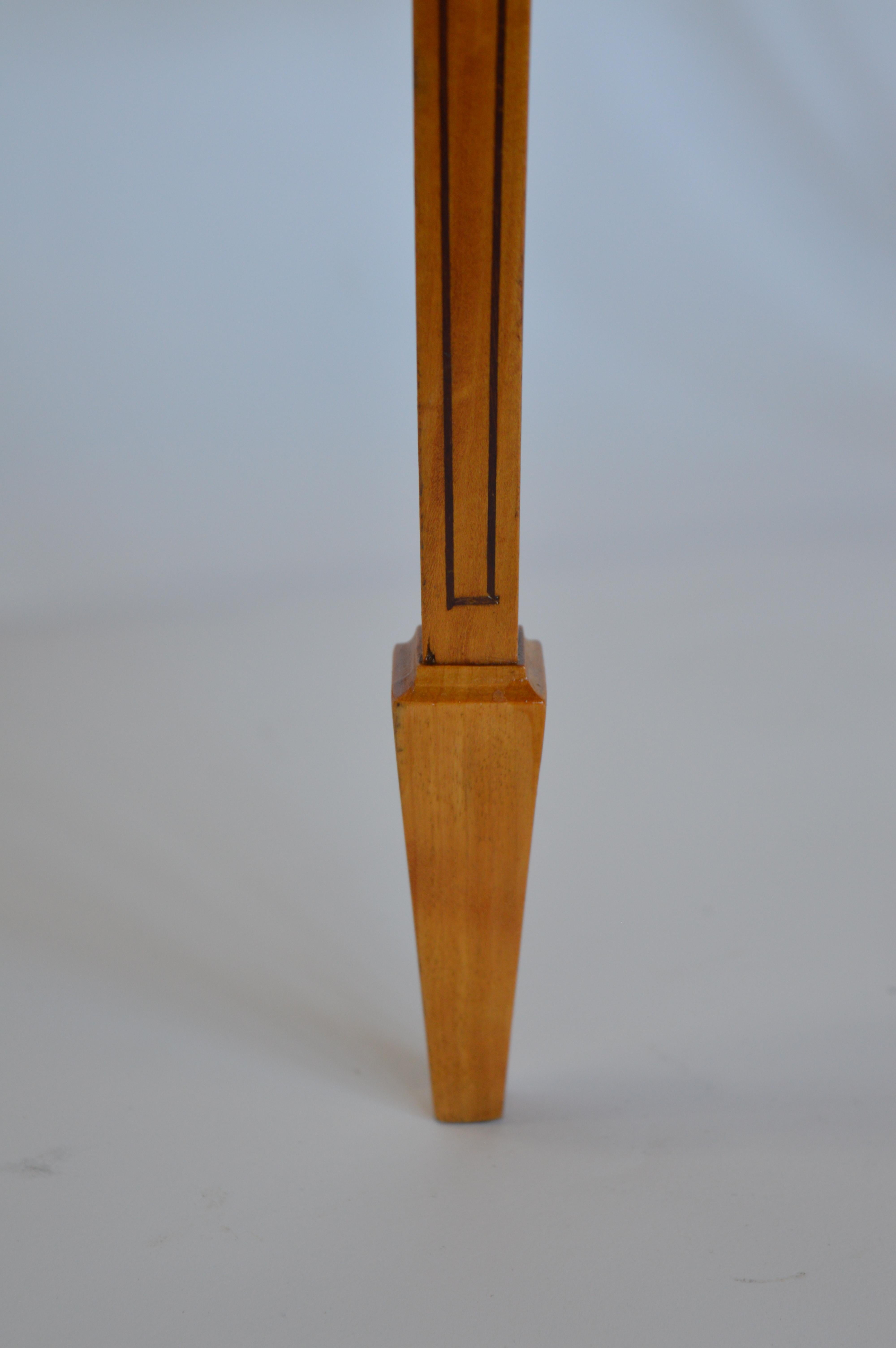 Ovaler Nähtisch aus Seidenholz des späten 19. Jahrhunderts im Angebot 5