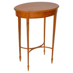 Table à couture ovale en bois de satin de la fin du XIXe siècle