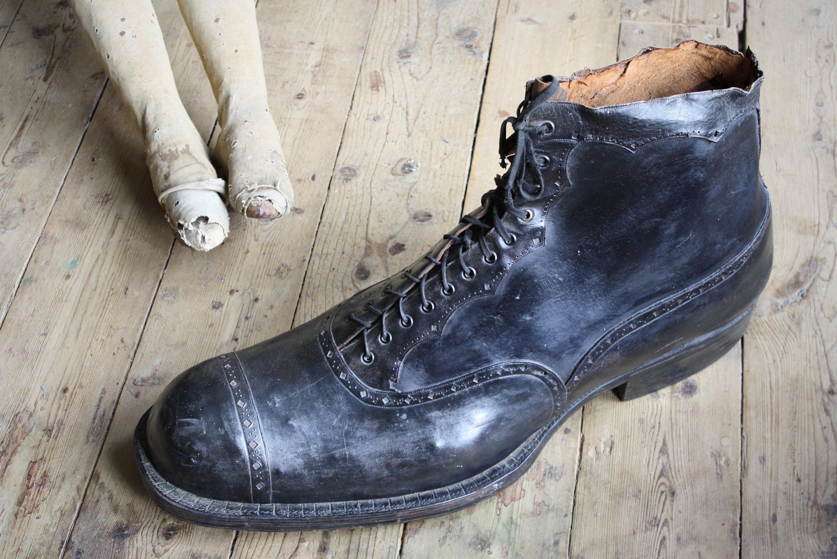 Late 19th Century Oversized Huge Folk Art Full Leather Trade Show Balmoral Boot 7