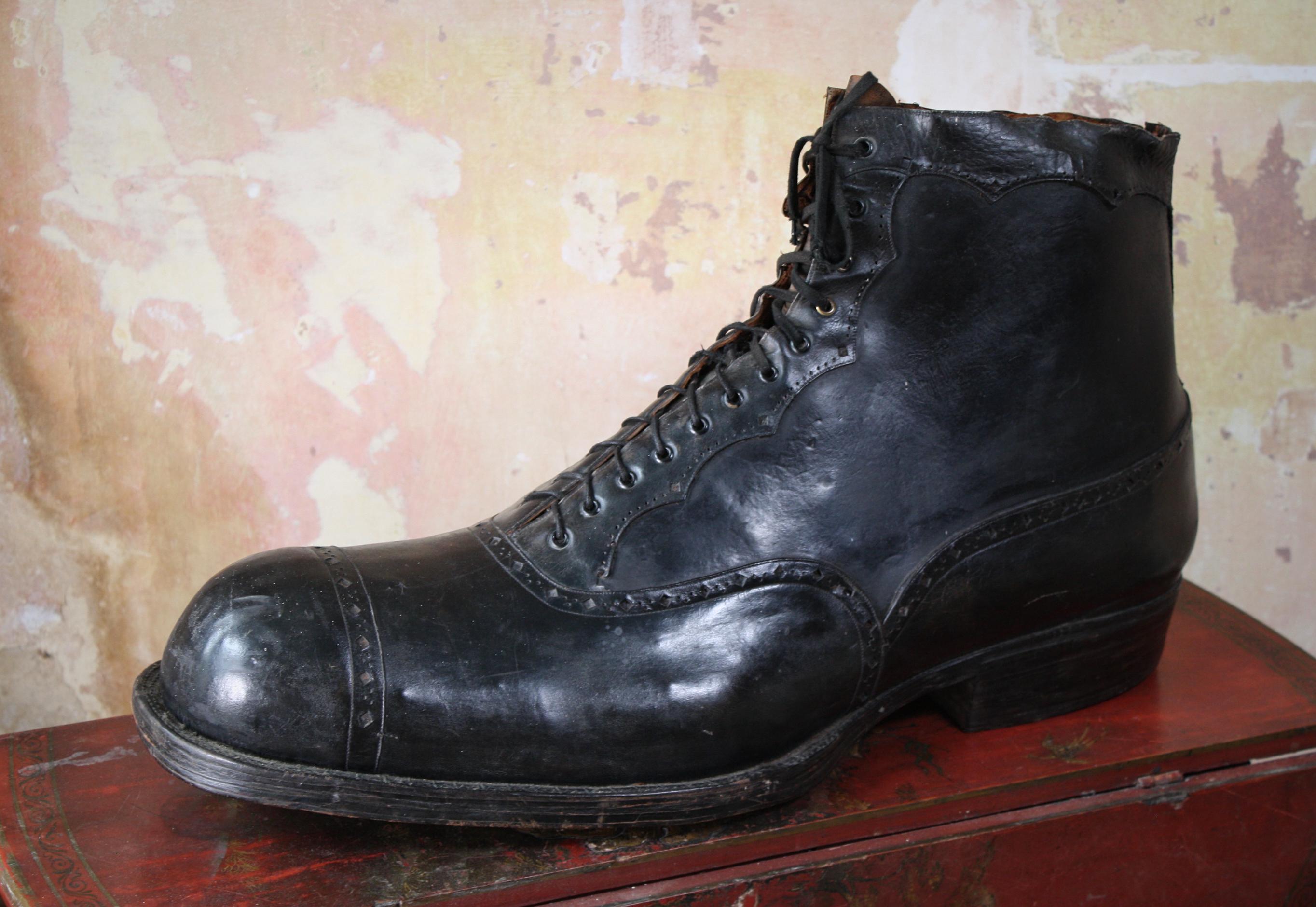 English Late 19th Century Oversized Huge Folk Art Full Leather Trade Show Balmoral Boot