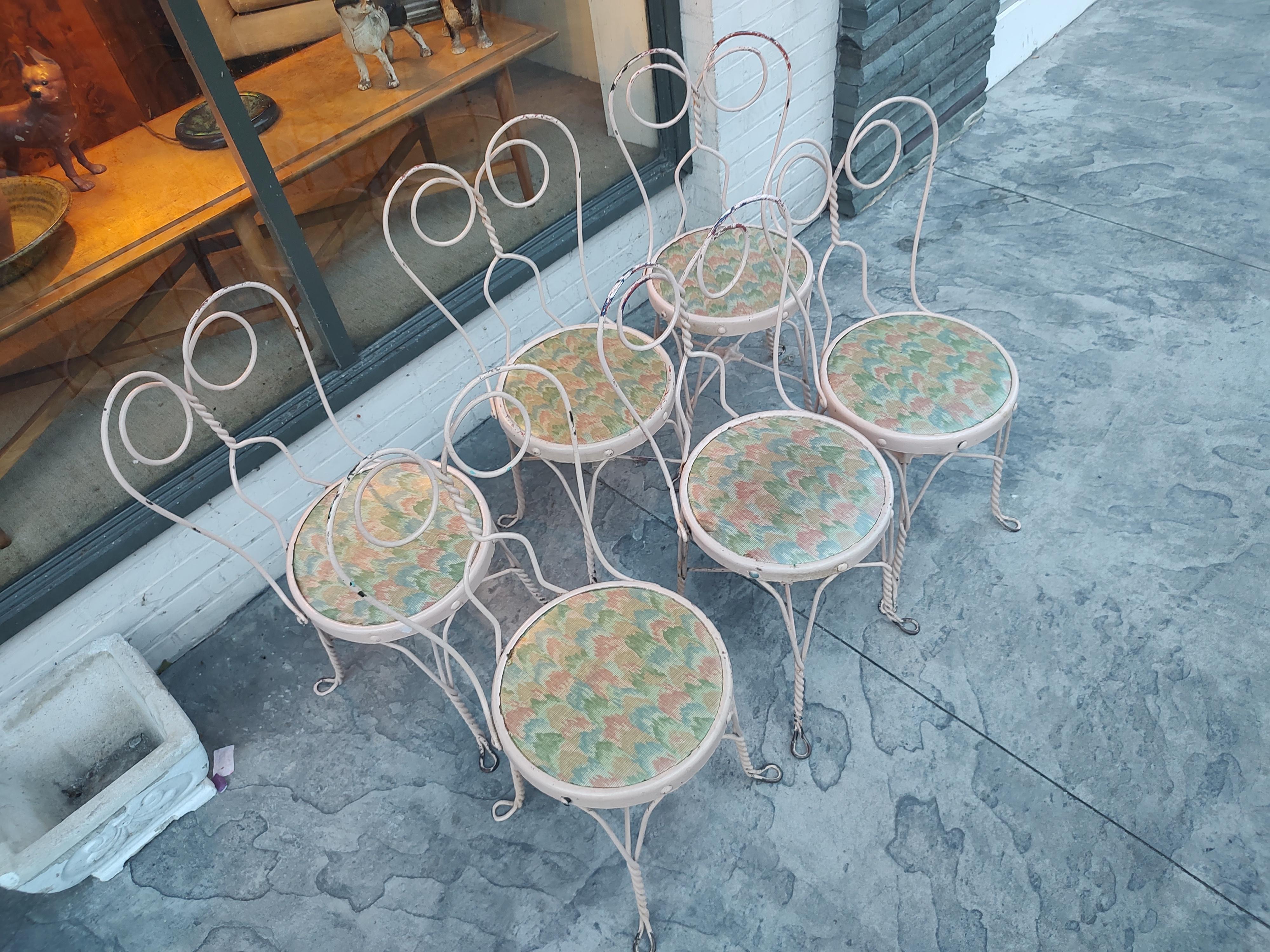 Ensemble de six chaises de salon en crème glacée de la fin du XIXe siècle « Owl Eyes » en vente 9