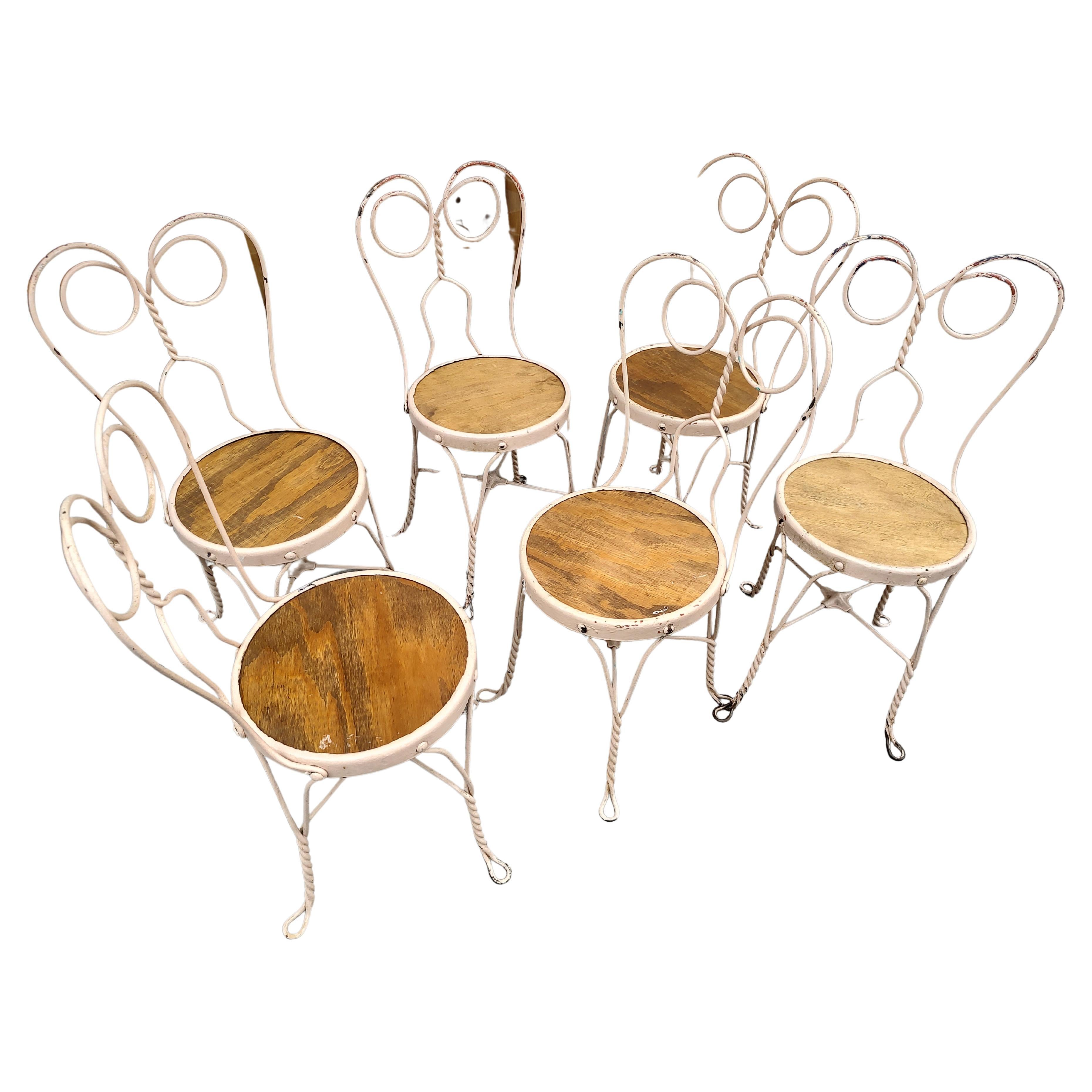 Ensemble de six chaises de salon en crème glacée de la fin du XIXe siècle « Owl Eyes » Bon état - En vente à Port Jervis, NY