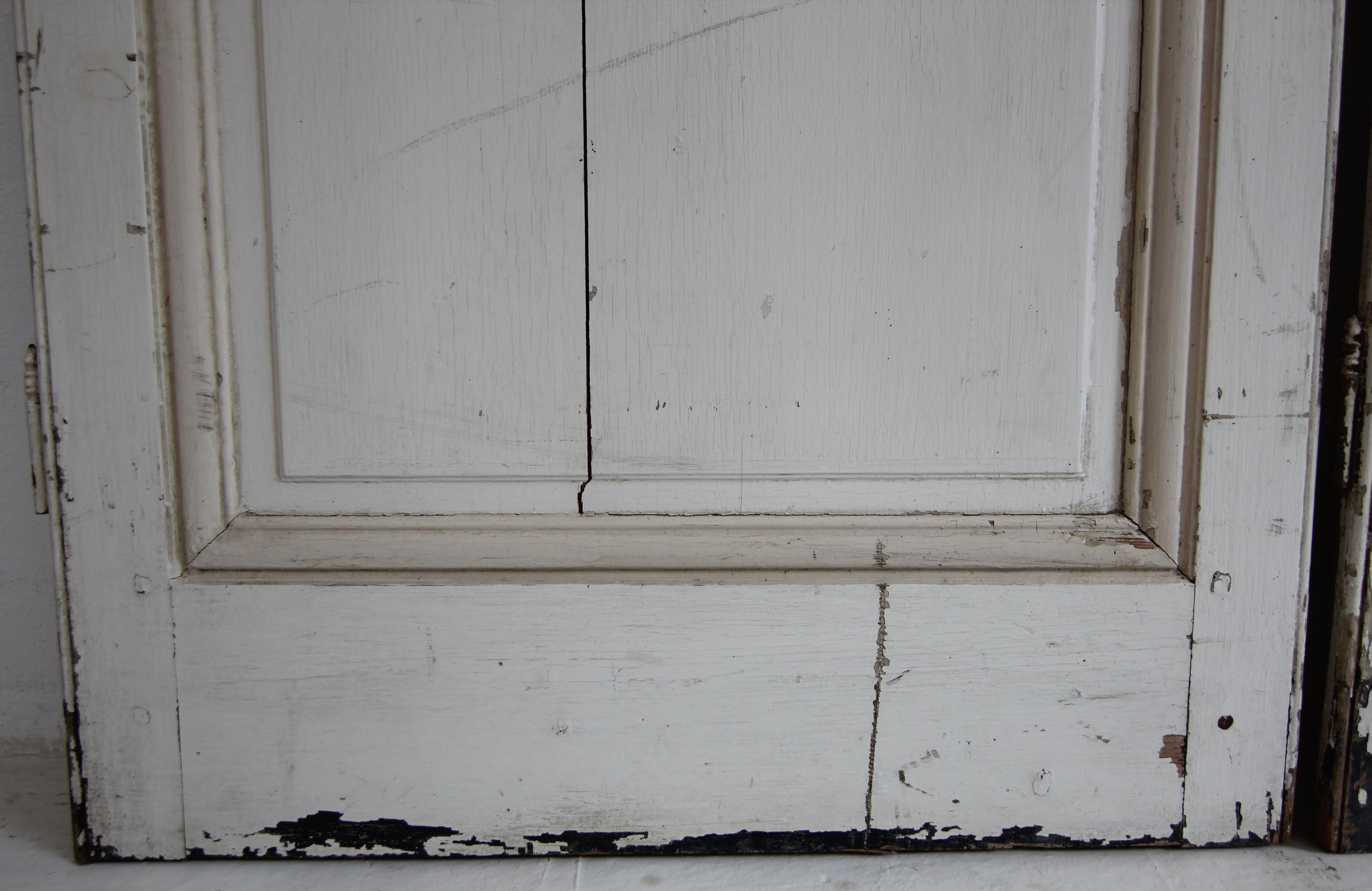 Late 19th Century Painted Built-In Cabinet Doors, Set of 2 For Sale 3