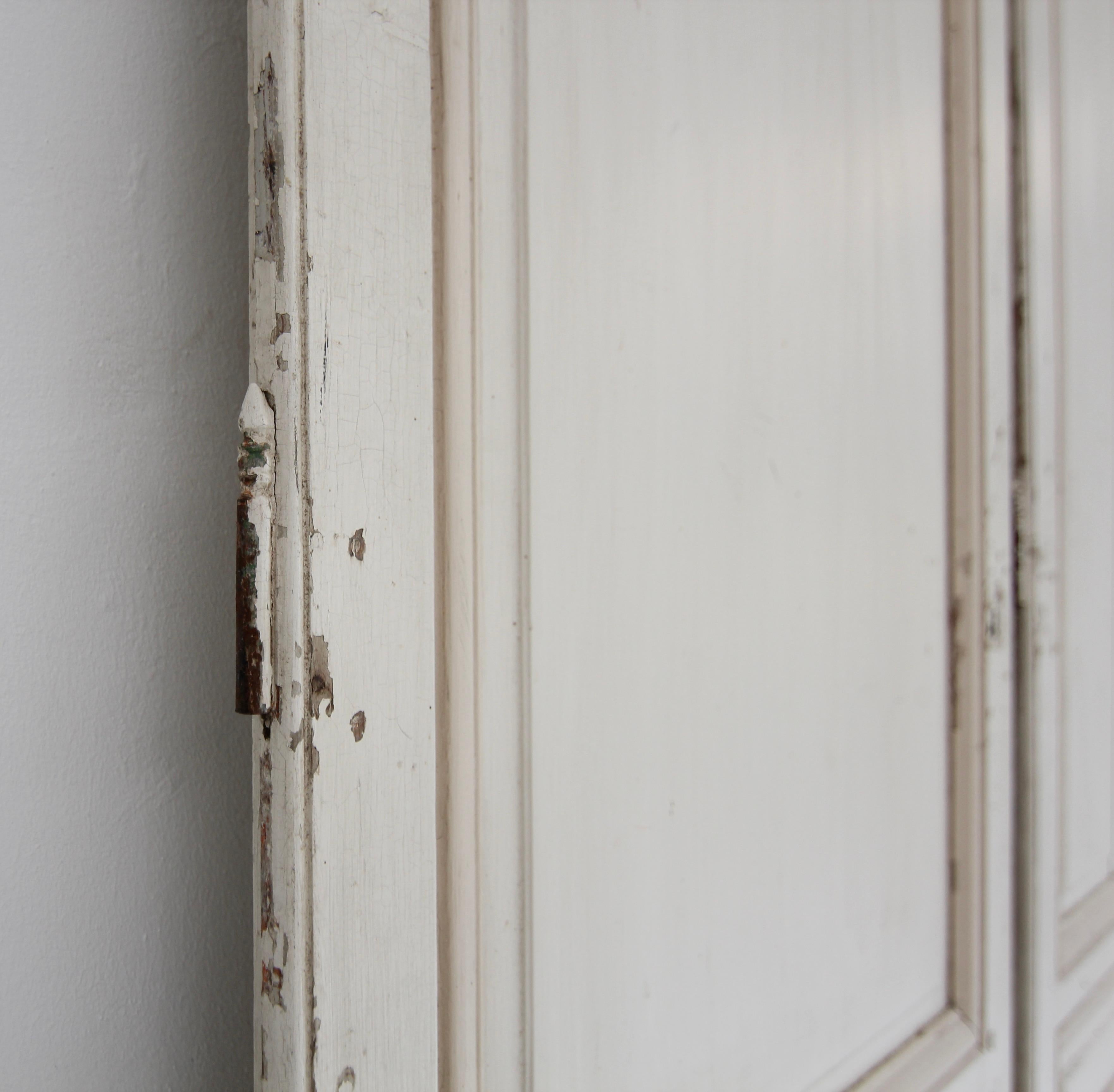 Late 19th Century Painted Built-In Cabinet Doors, Set of 2 For Sale 4
