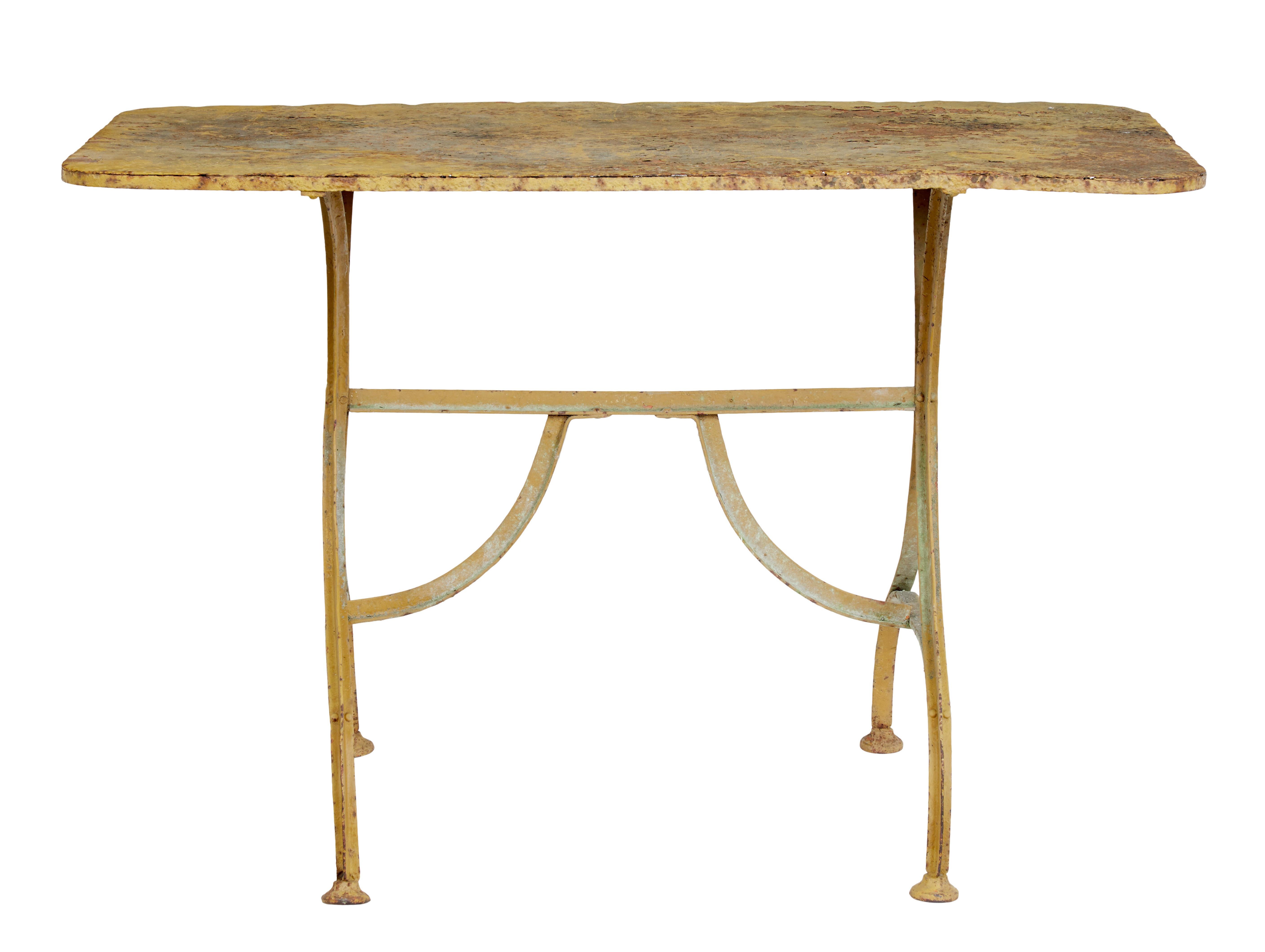 Late 19th century painted cast iron garden table, circa 1890.

Good quality table presented in its original condition. Rectangular top with rounded edges, standing on a arch shaped trestle base, united by stretcher.

Original paint with obvious