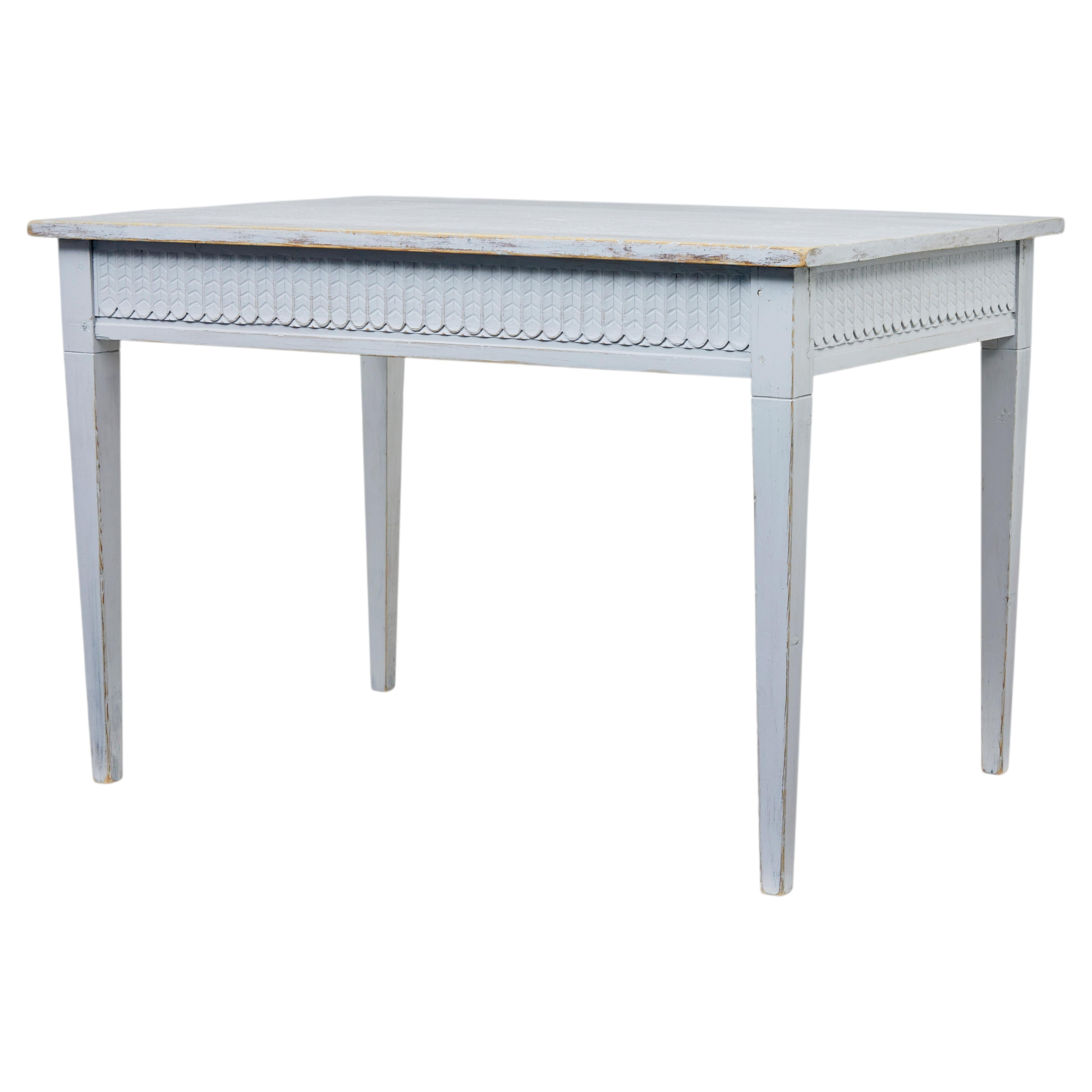 Table suédoise en pin peint de la fin du XIXe siècle