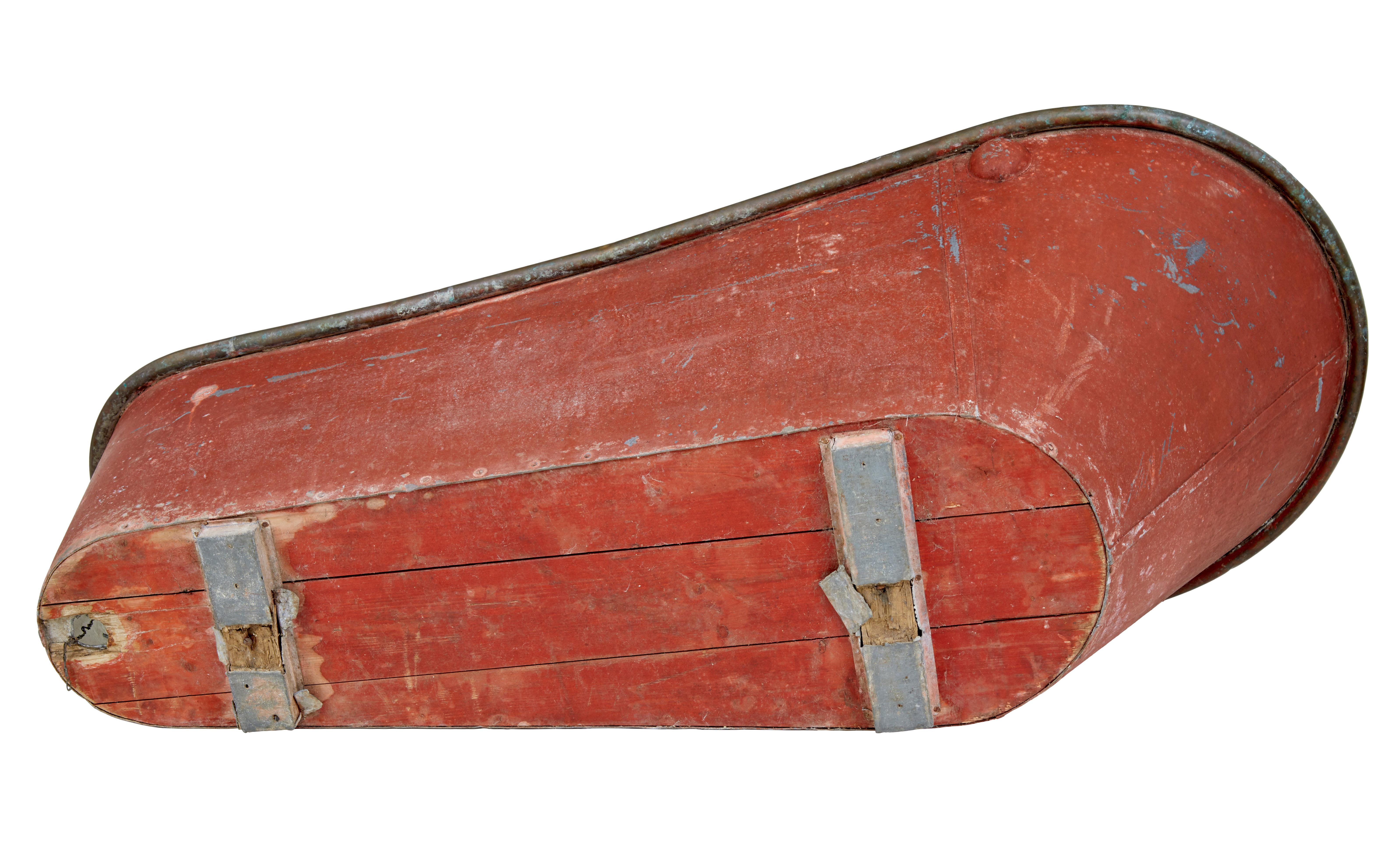 Late 19th Century Painted Red Copper and Tin Bath Tub In Fair Condition In Debenham, Suffolk