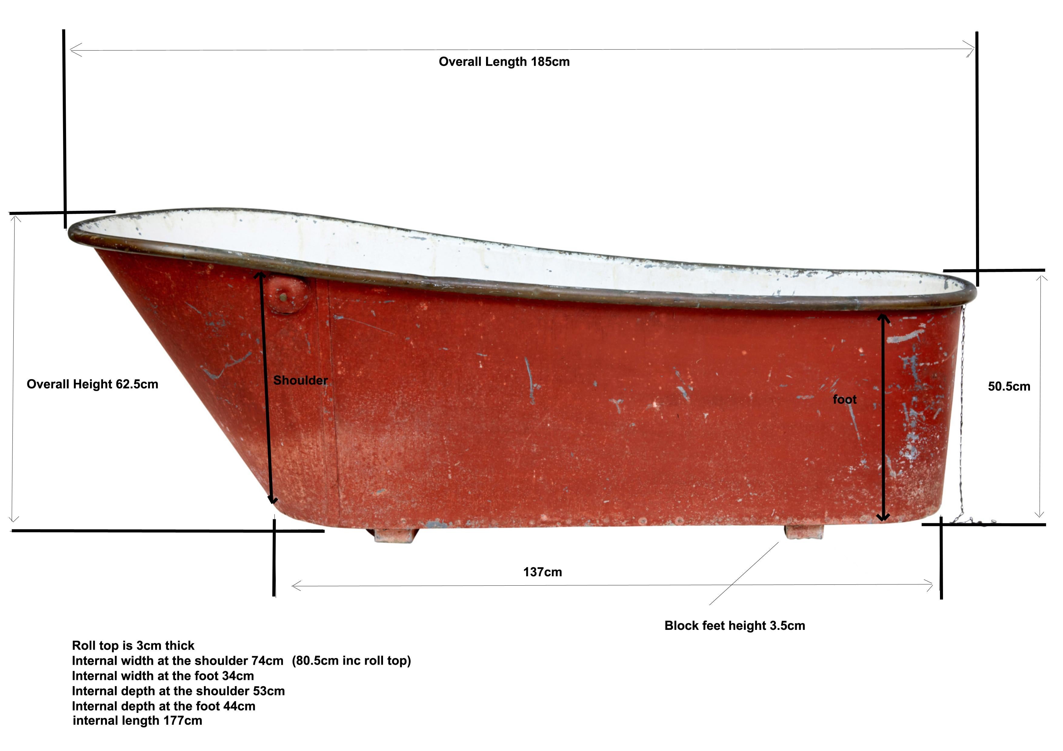 Late 19th Century Painted Red Copper and Tin Bath Tub at 1stDibs