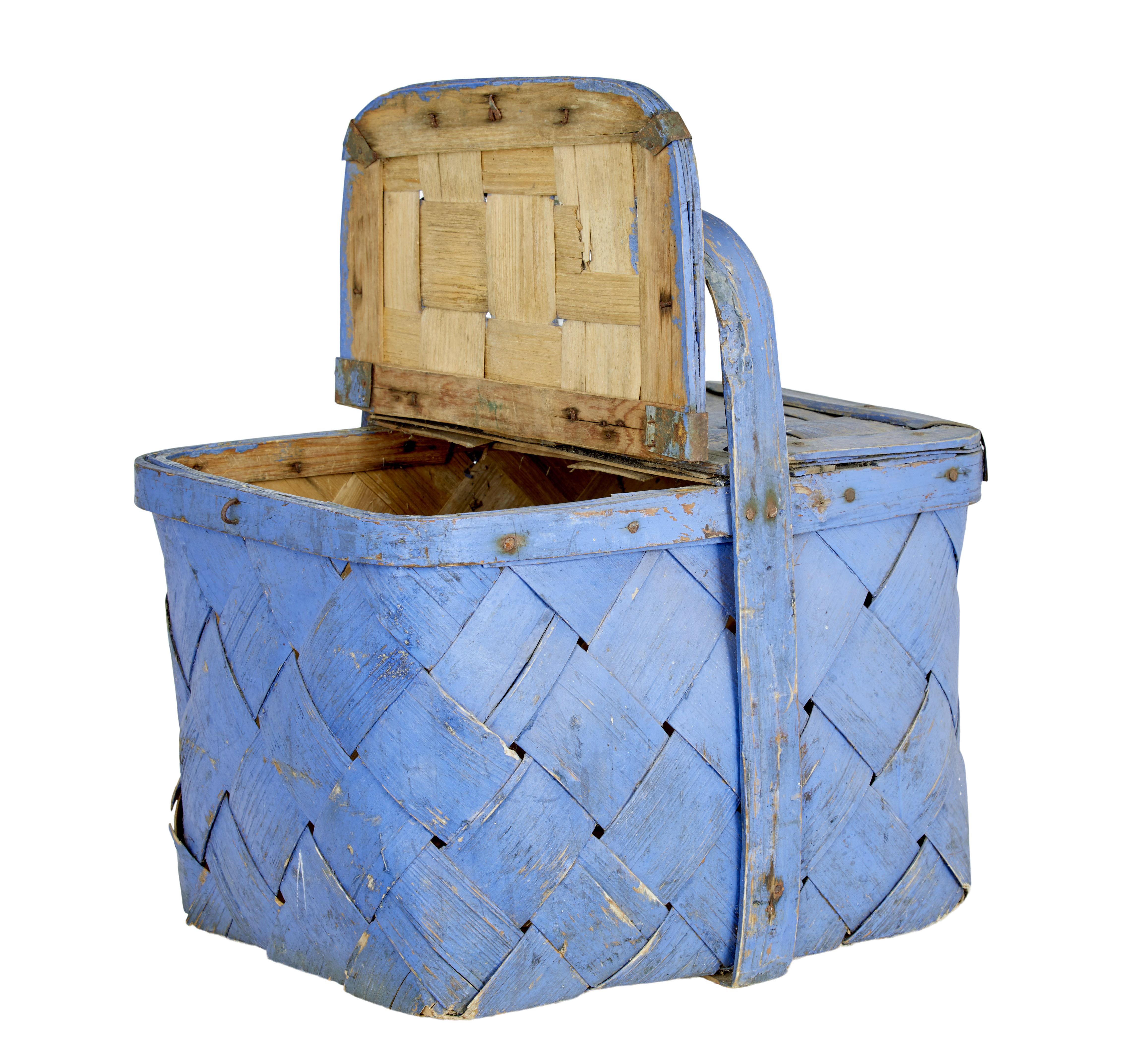 Late 19th century painted Swedish fruit basket circa 1890.

Woven using strips of pine, later painted. Double hinged lid allows access to inside.

Minor losses, good decorative piece.