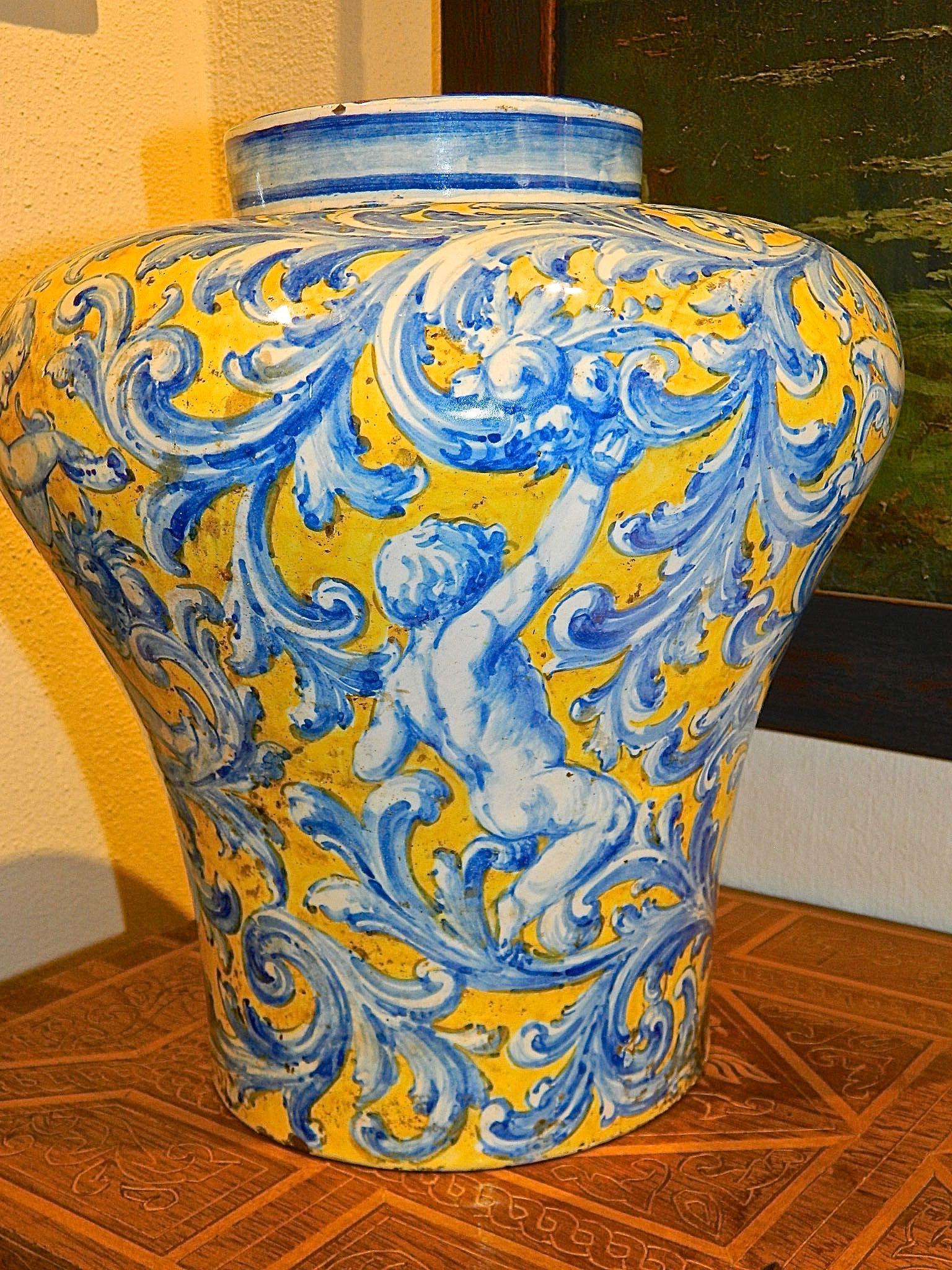 Late 19th Century Painted Talavera Majolica Jar from Spain 4