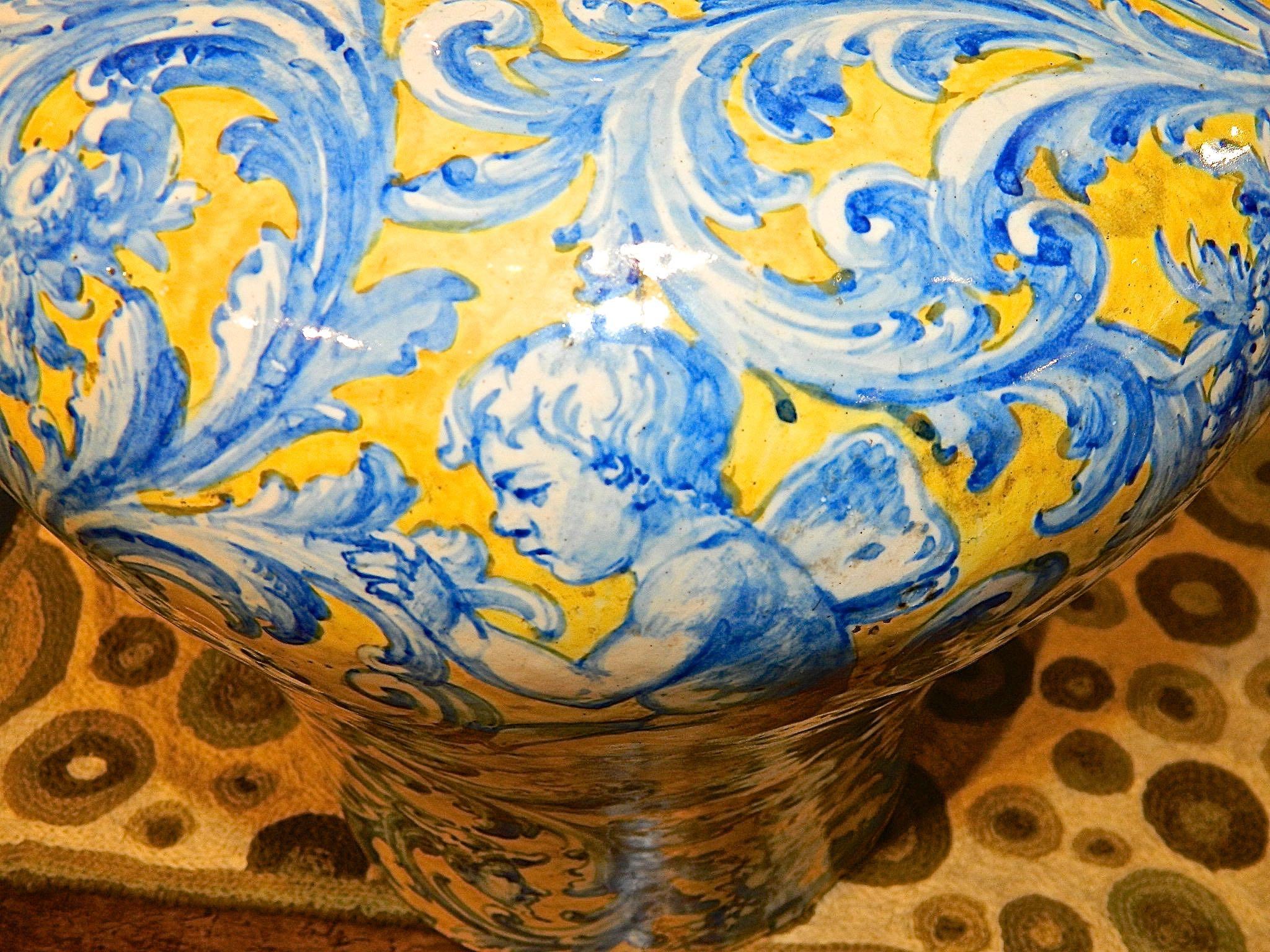 Late 19th Century Painted Talavera Majolica Jar from Spain 9