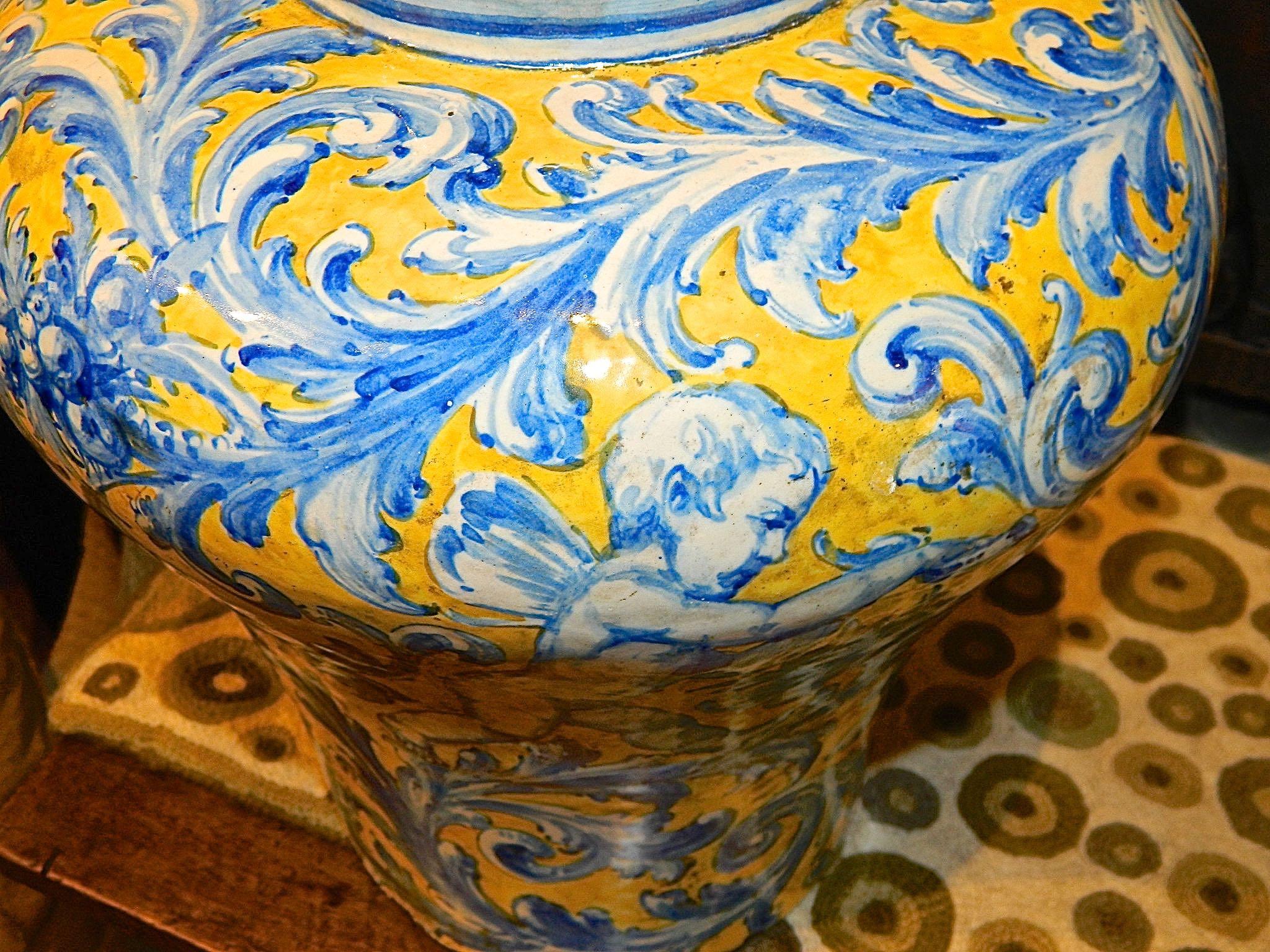 Late 19th Century Painted Talavera Majolica Jar from Spain 10