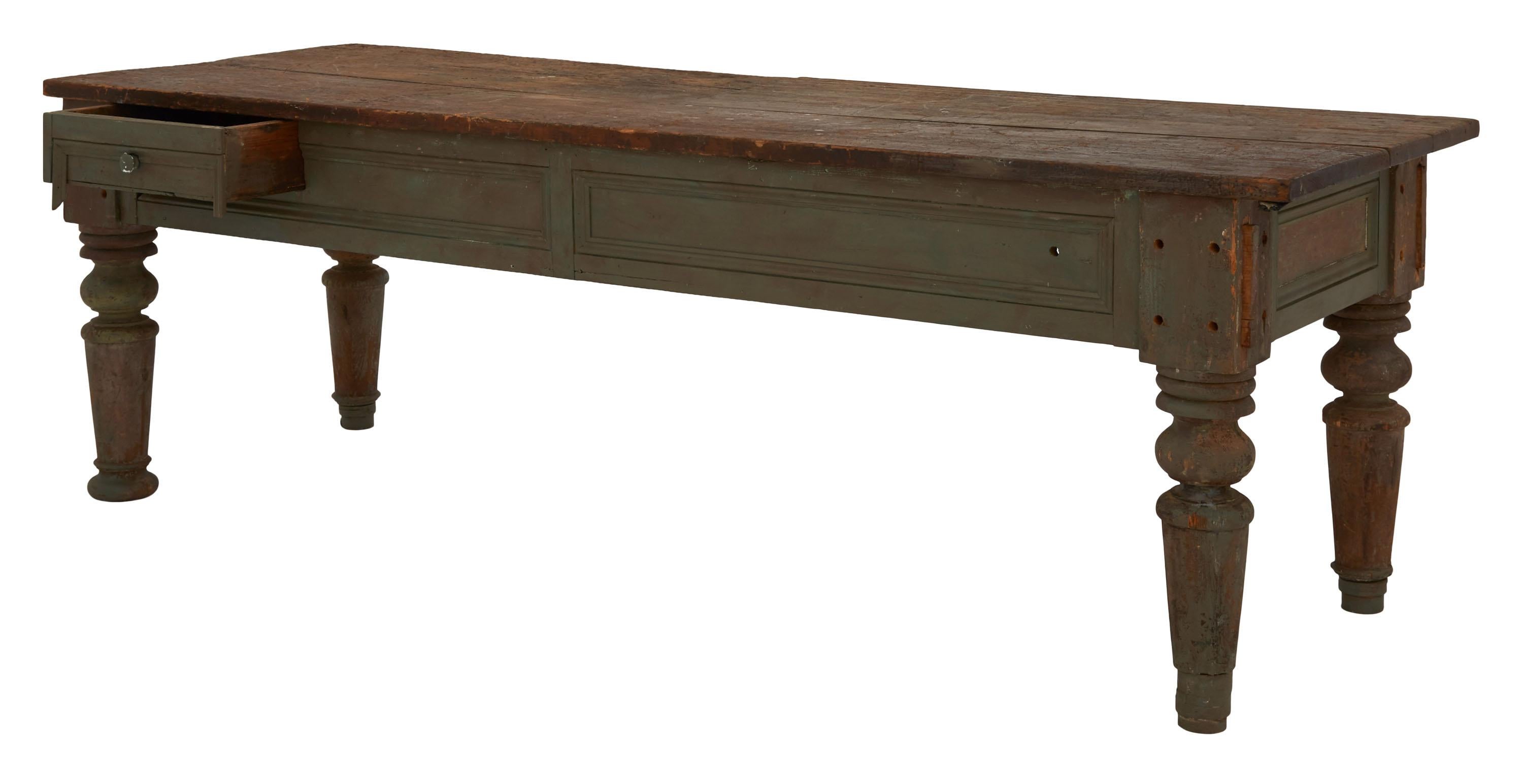 Late 19th Century Painted Wood Farm Table (amerikanisch) im Angebot