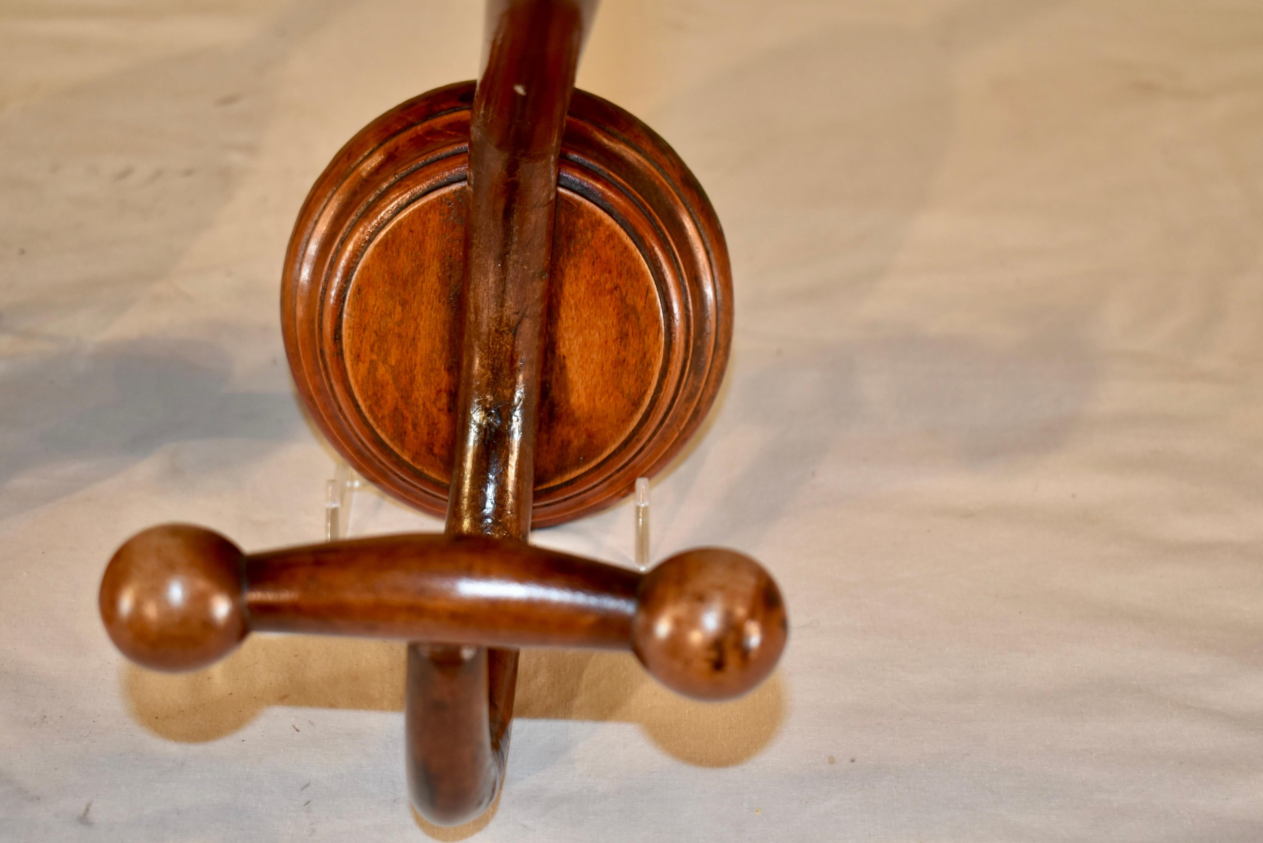 Legno curvato Coppia di ganci da parete in bengala della fine del XIX secolo in vendita