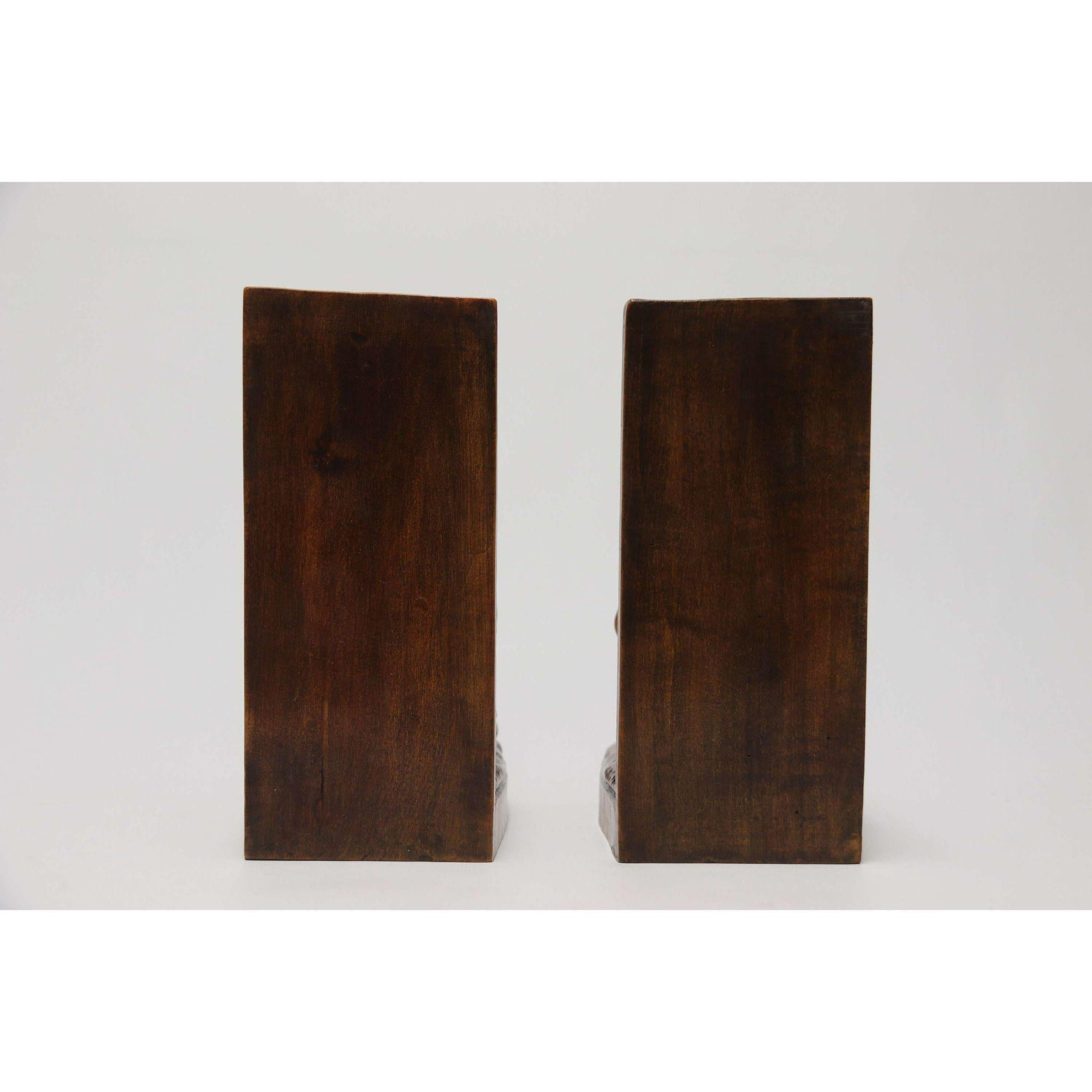 Carved Late 19th century pair of Black Forest carved walnut bookends, Circa 1900 For Sale