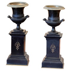Paar Urnen aus Bronze und Marmor aus dem späten 19. Jahrhundert