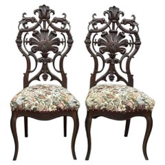 Paire de fauteuils de salon victoriens sculptés de la fin du XIXe siècle, dans le style de Meeks