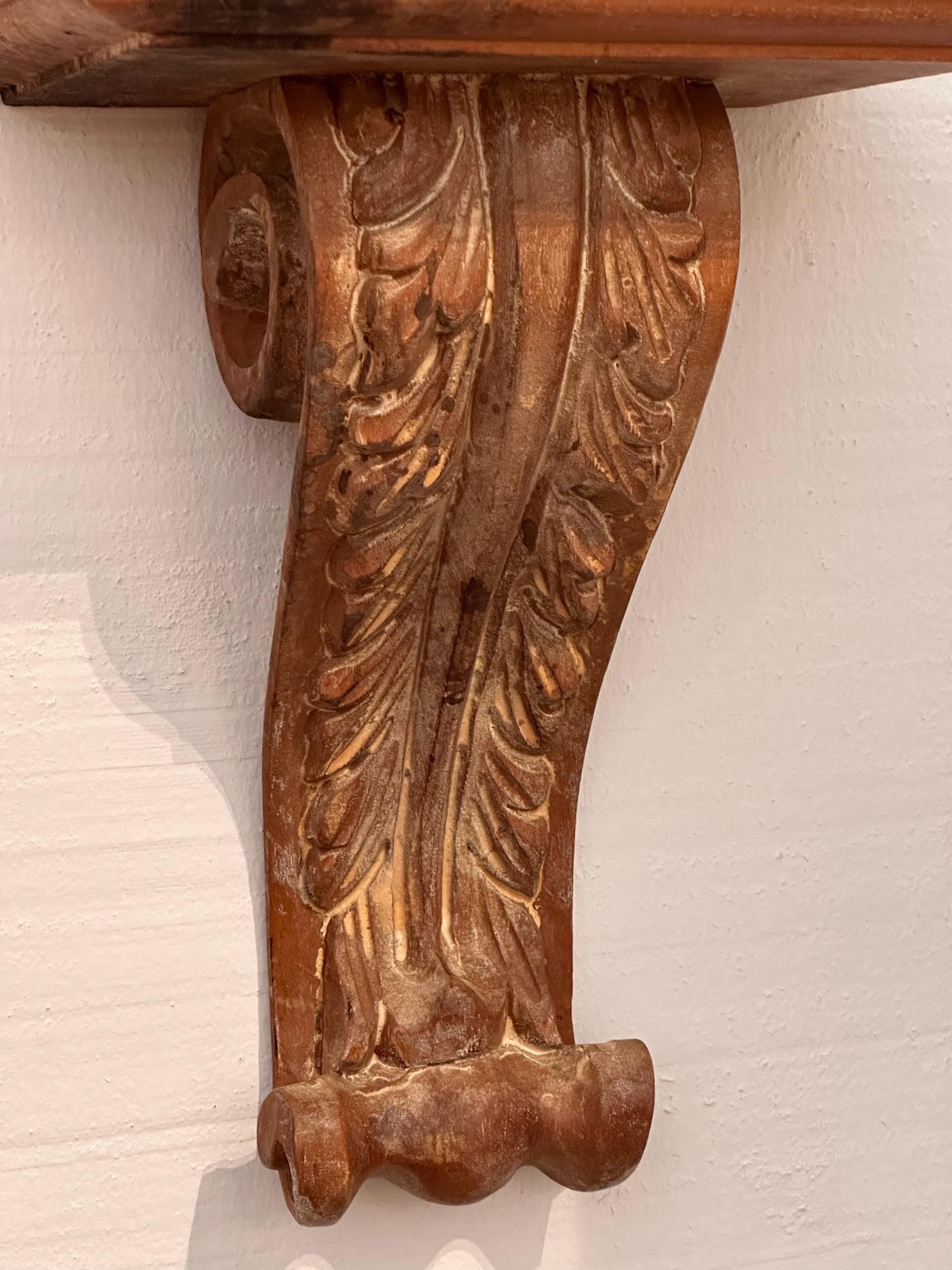 Late 19th Century Pair of Carved Wall Brackets In Good Condition For Sale In Charlottesville, VA