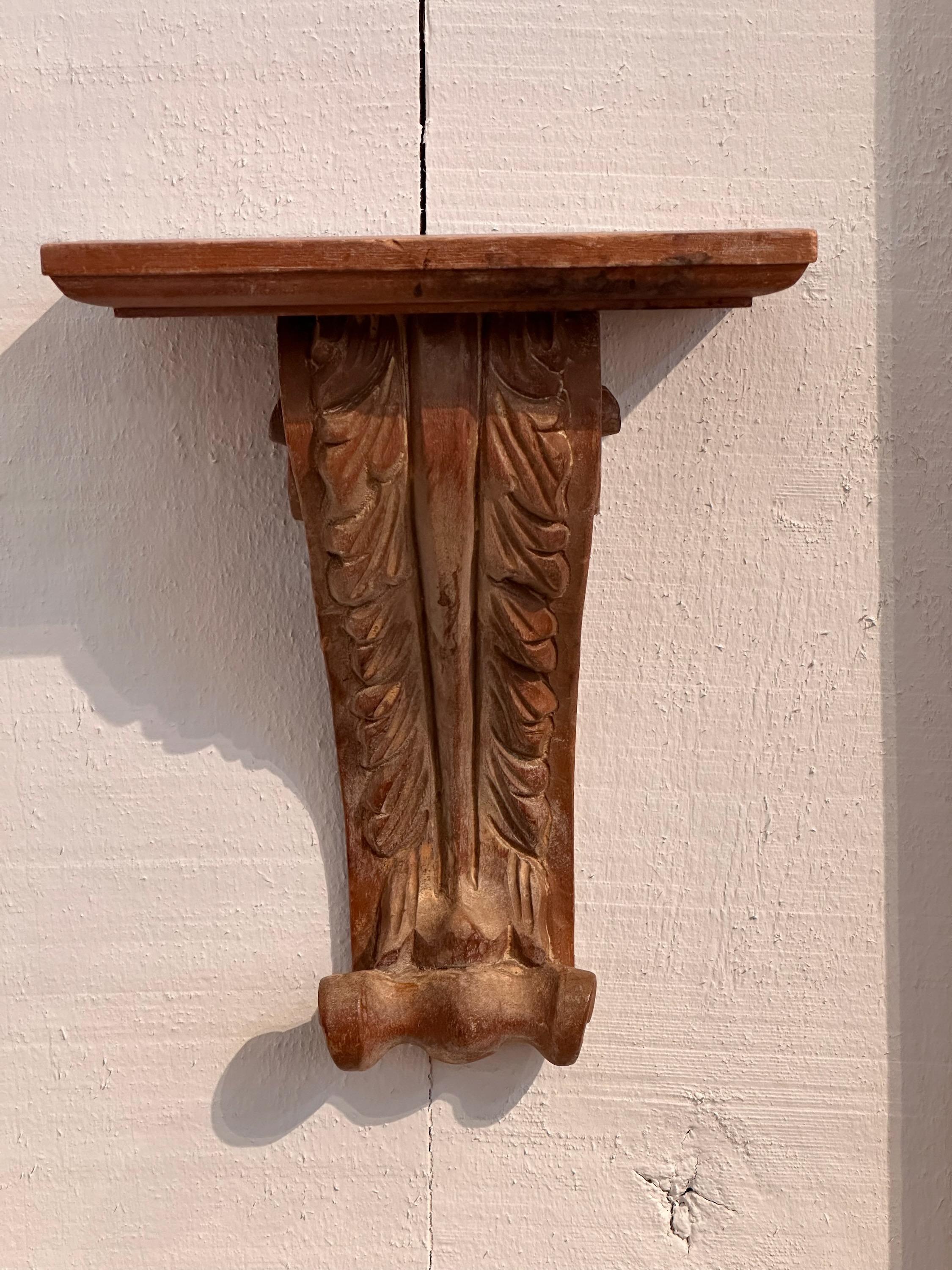 Late 19th Century Pair of Carved Wall Brackets For Sale 1