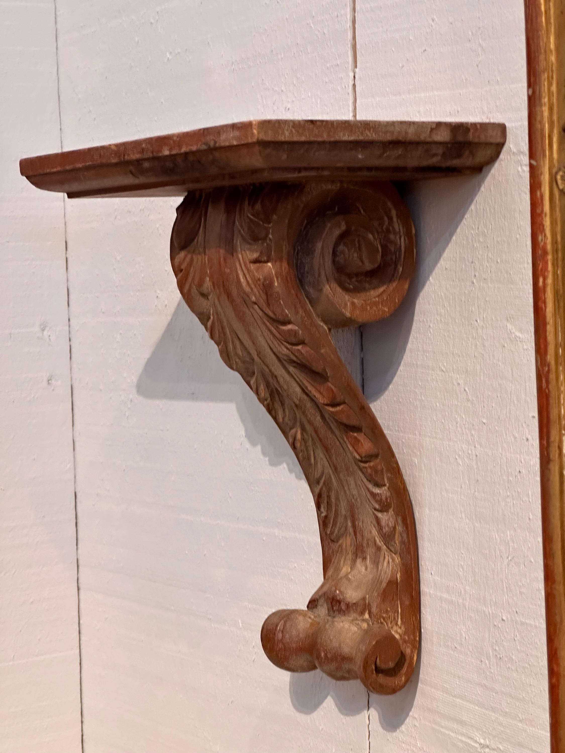 Late 19th Century Pair of Carved Wall Brackets For Sale 2