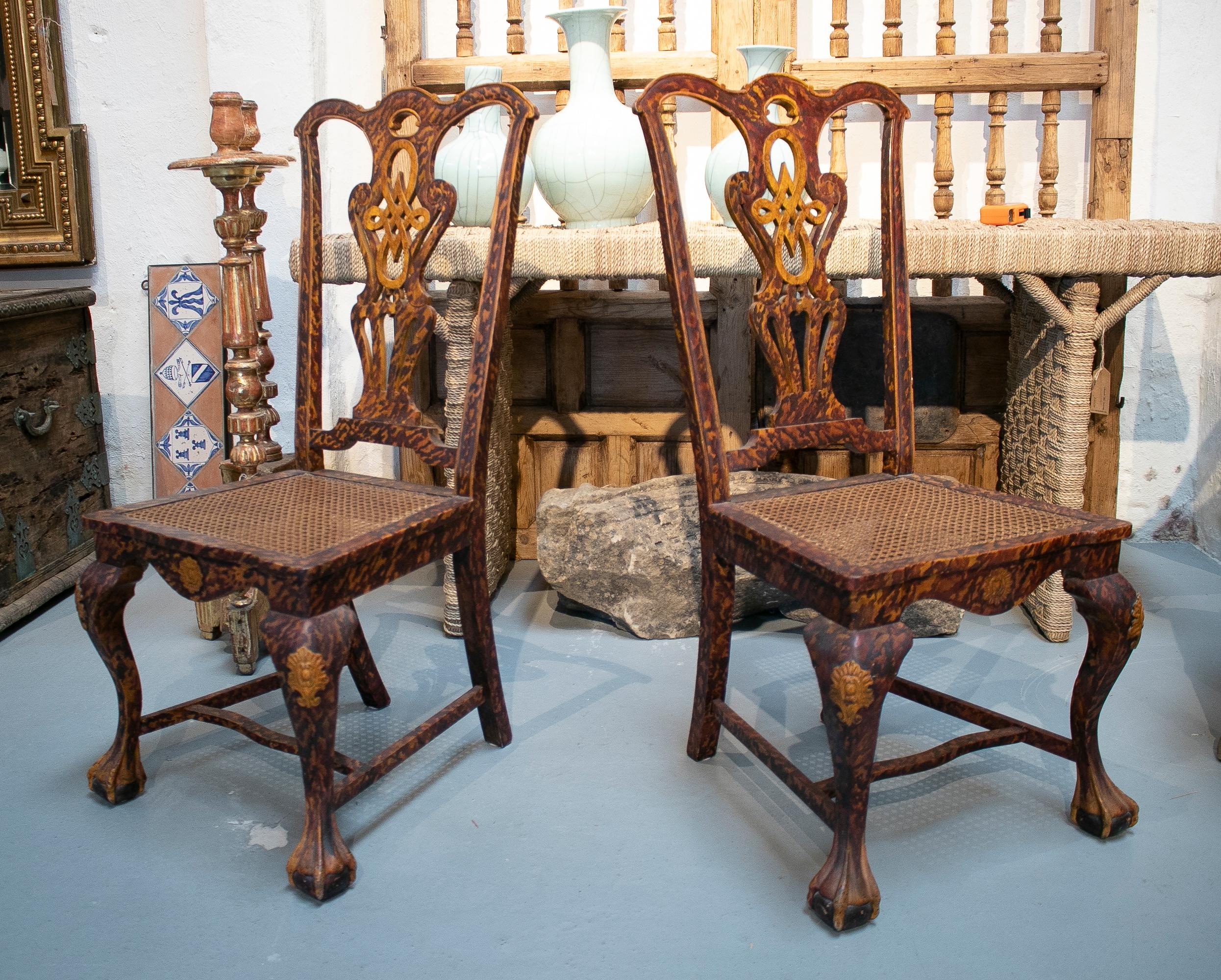 Late 19th Century Pair of English Chippendale Style Chairs with Faux Marbling In Good Condition In Marbella, ES