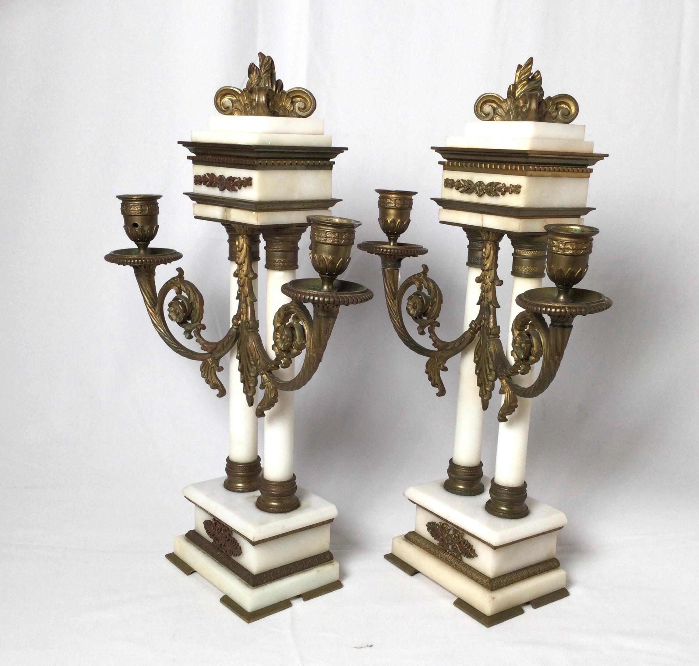 Coppia di sedie della fine del XIX secolo  Candelabri francesi in bronzo e marmo in vendita 4