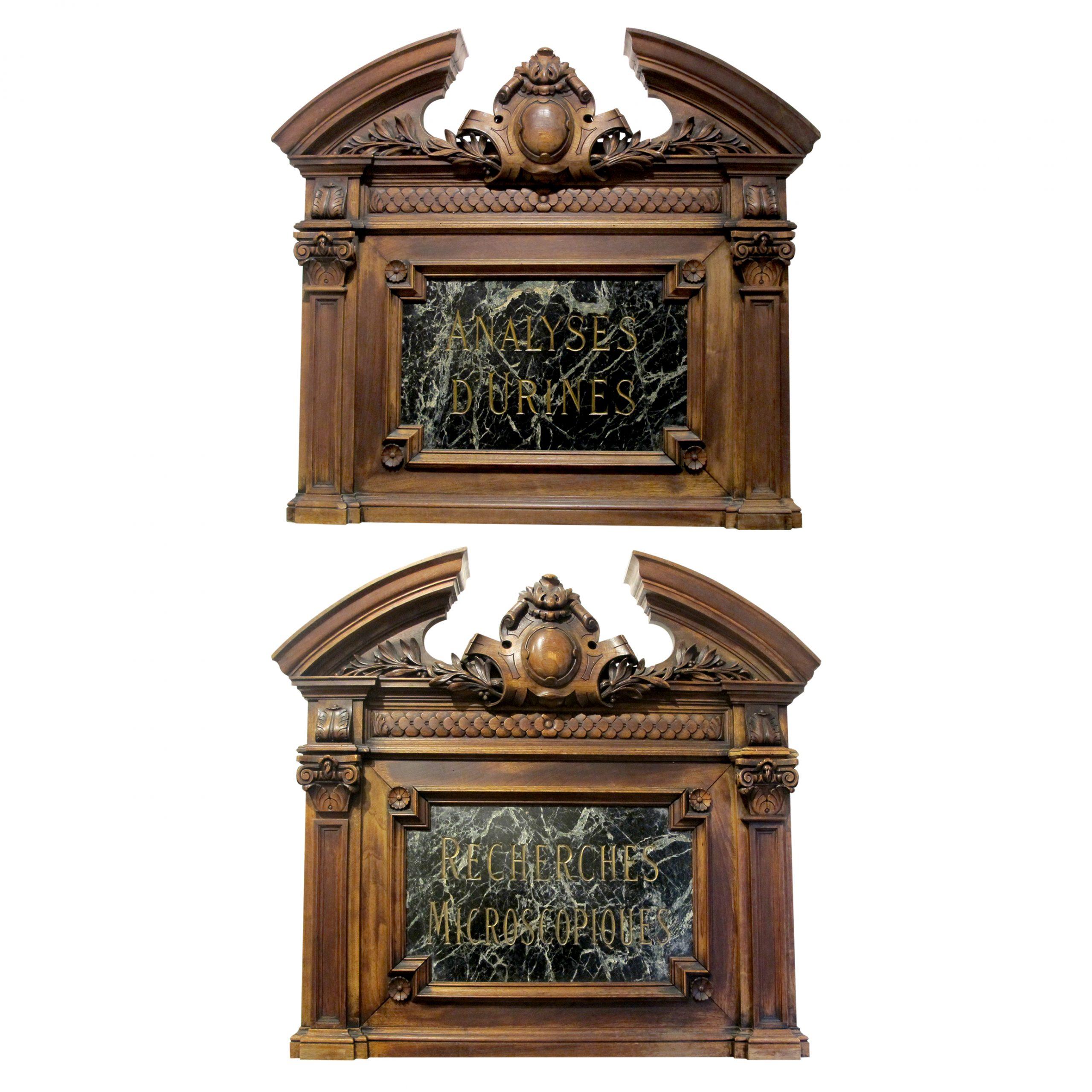 This is a rare pair of oak-carved laboratory pharmacy door pediments, late 19th Century French.
Each pediment has its original green marble engraved with gilt letters “ANALYSES D’URINES” (Urine analysis) and “RECHERCHES MICROSCOPIQUES” (Microscopic