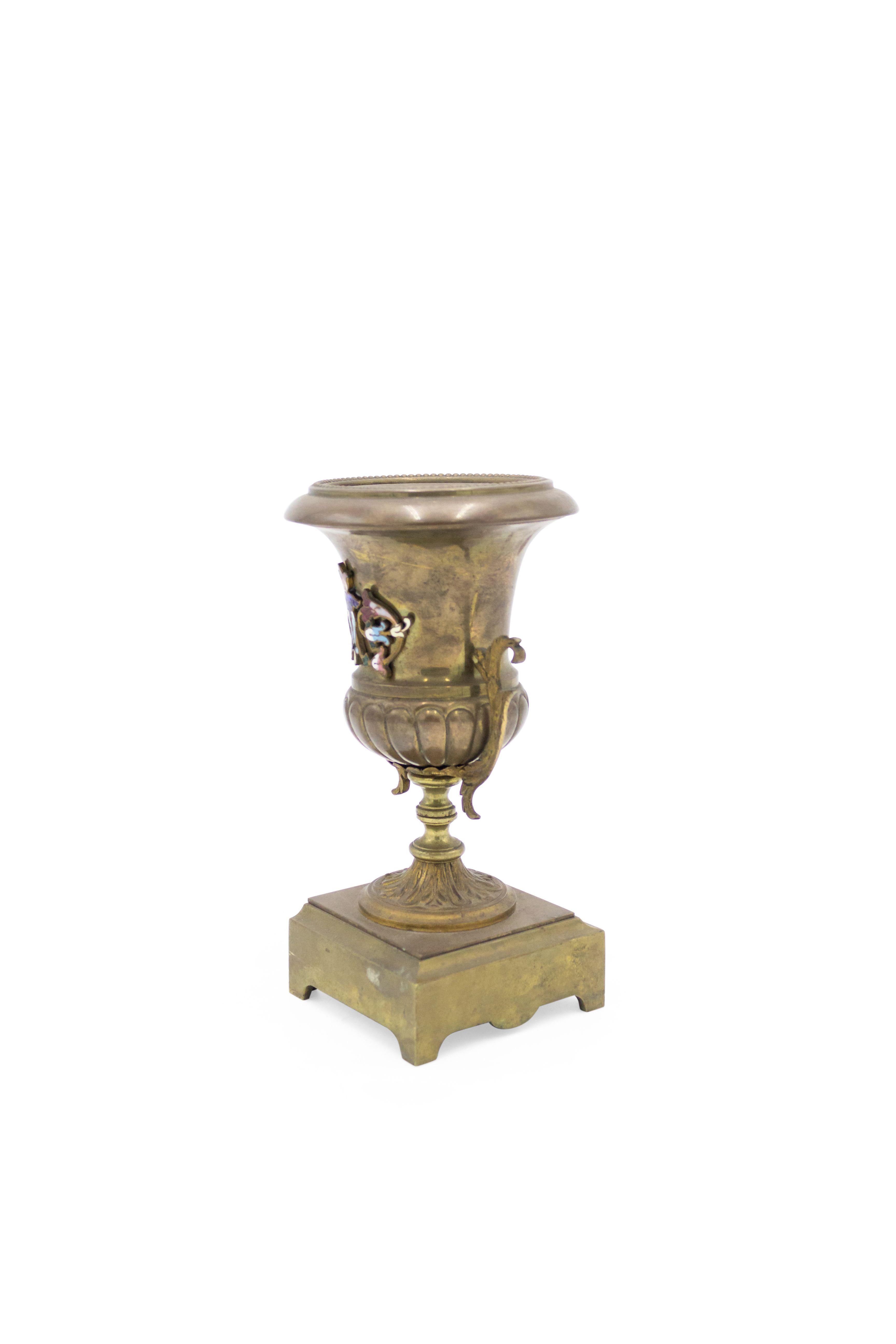 Victorien Paire d'urnes en bronze victoriennes de la fin du 19e siècle en vente