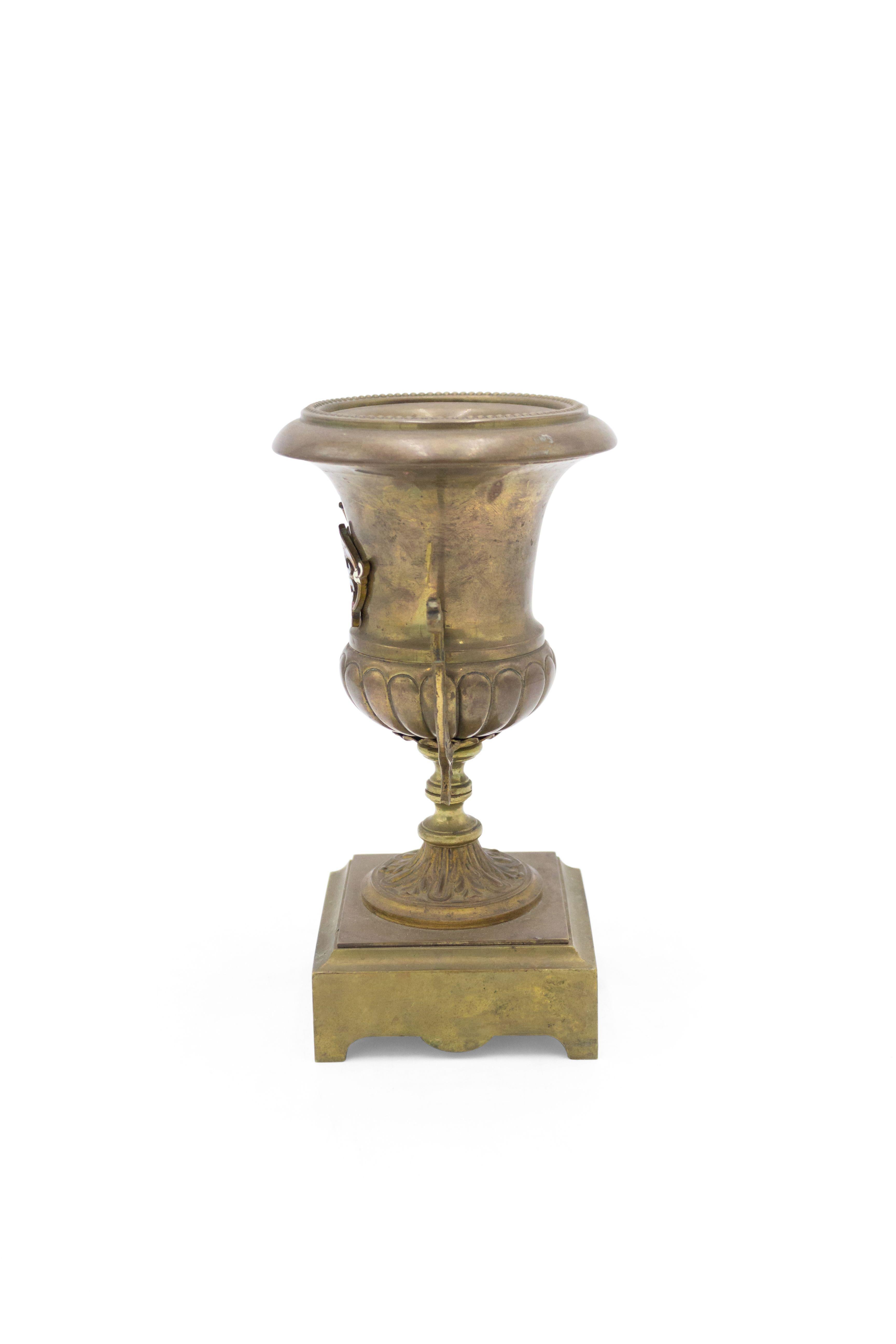 Late 19th Century Pair of French Victorian Bronze Urns For Sale 1