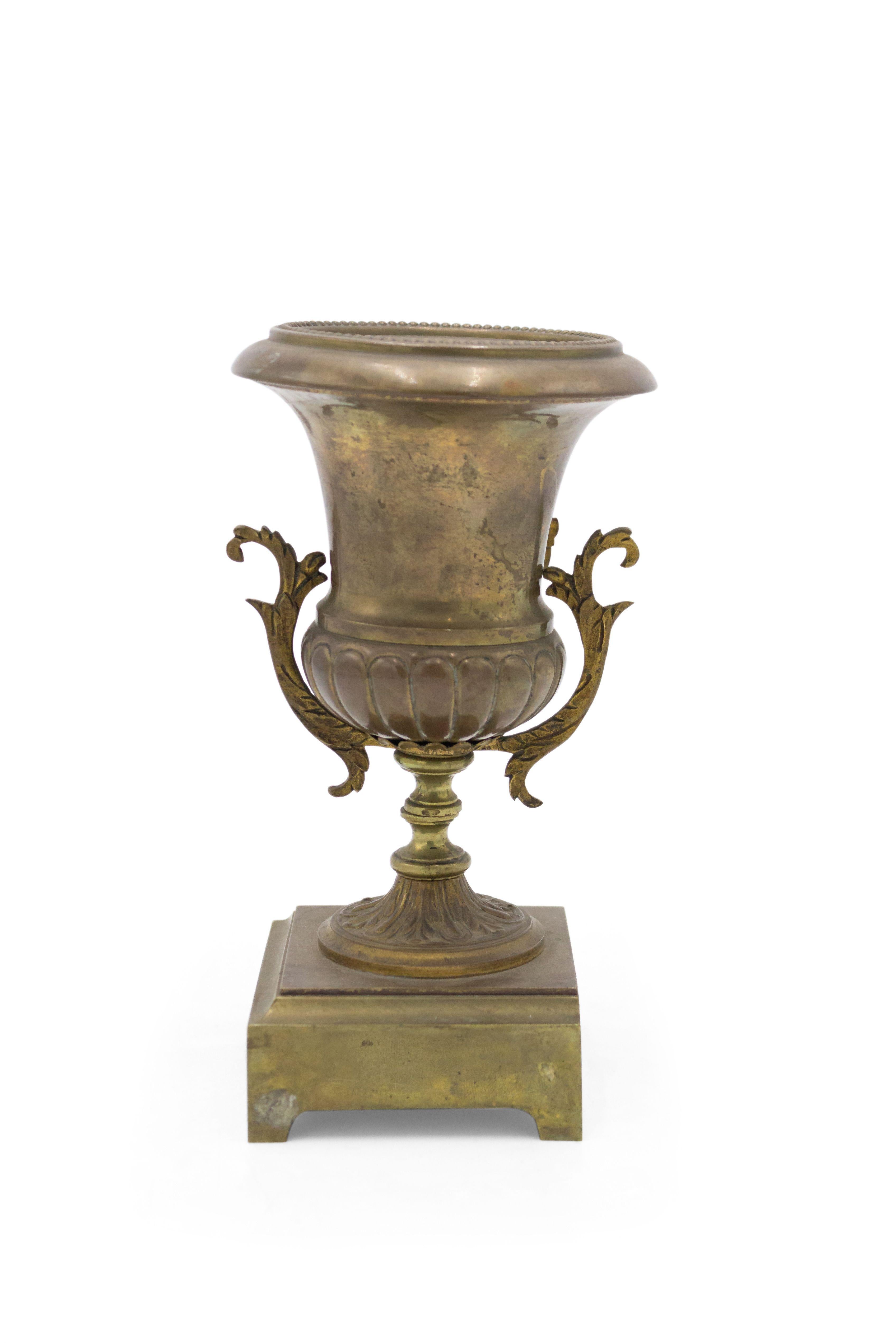 Late 19th Century Pair of French Victorian Bronze Urns For Sale 2