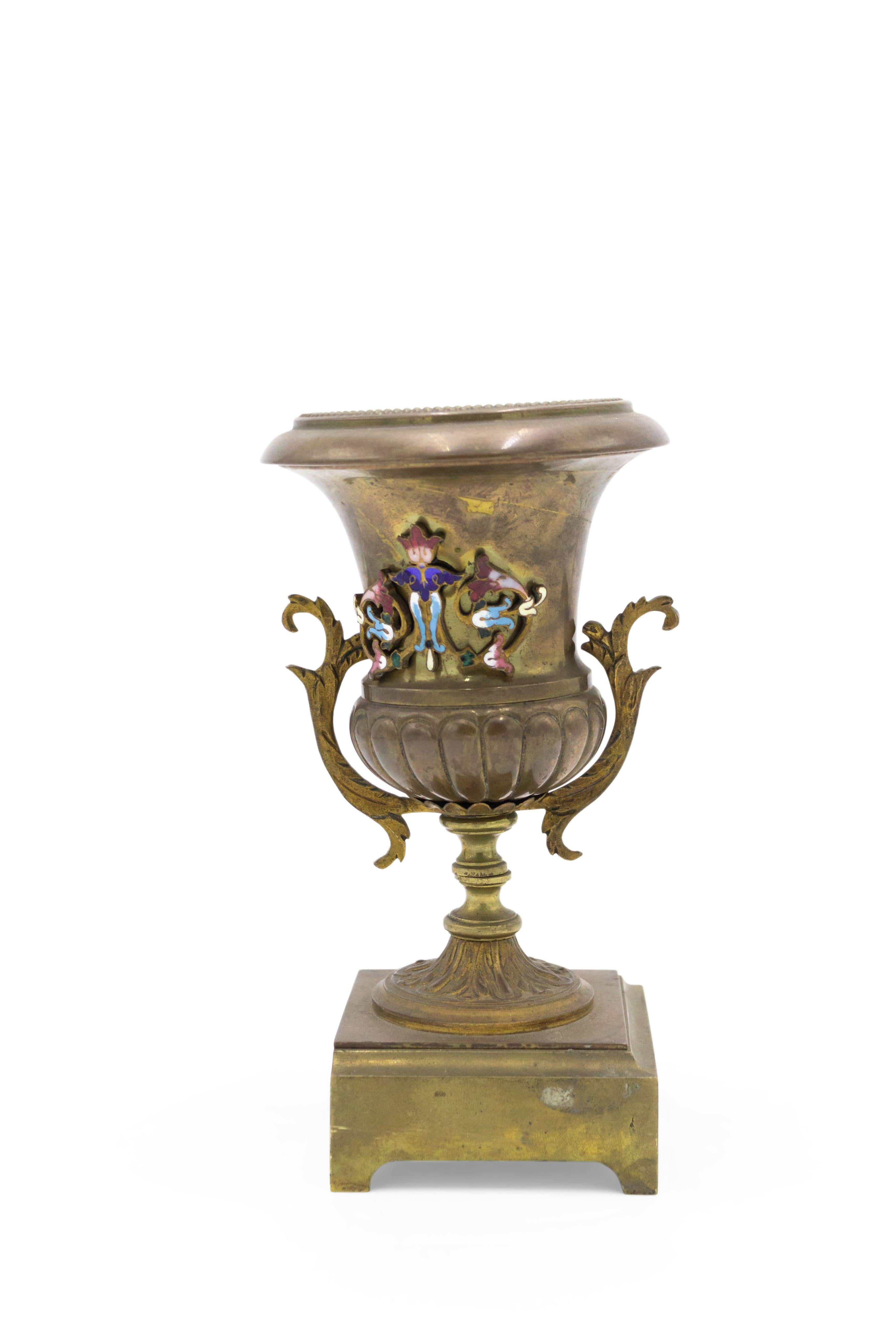 Late 19th Century Pair of French Victorian Bronze Urns For Sale 4