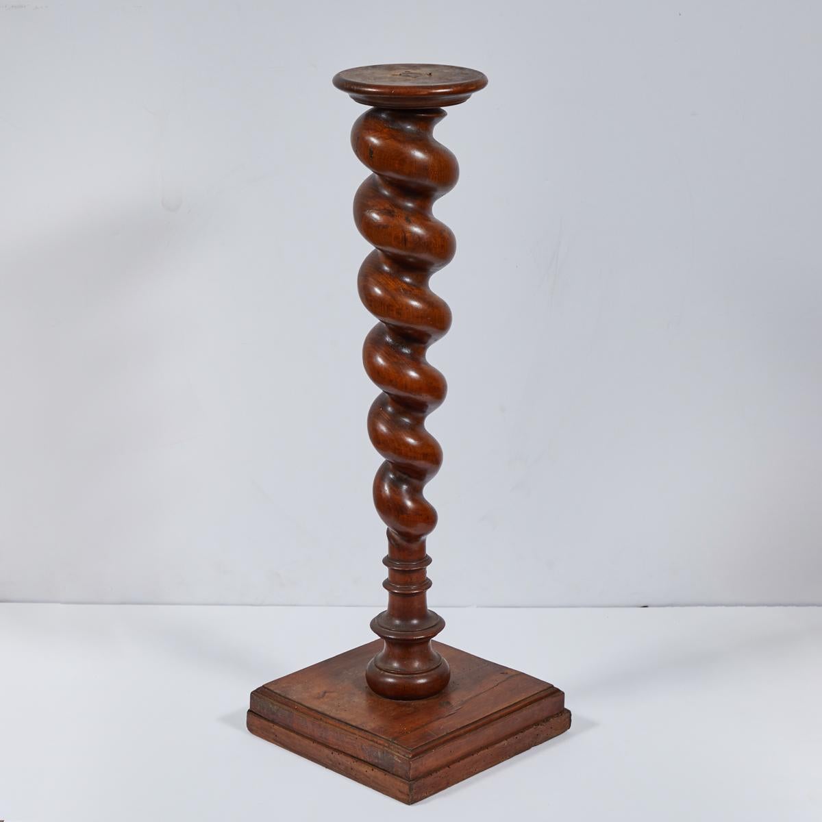 Late 19th Century Pair of French Wooden Turned Stands In Good Condition In Los Angeles, CA