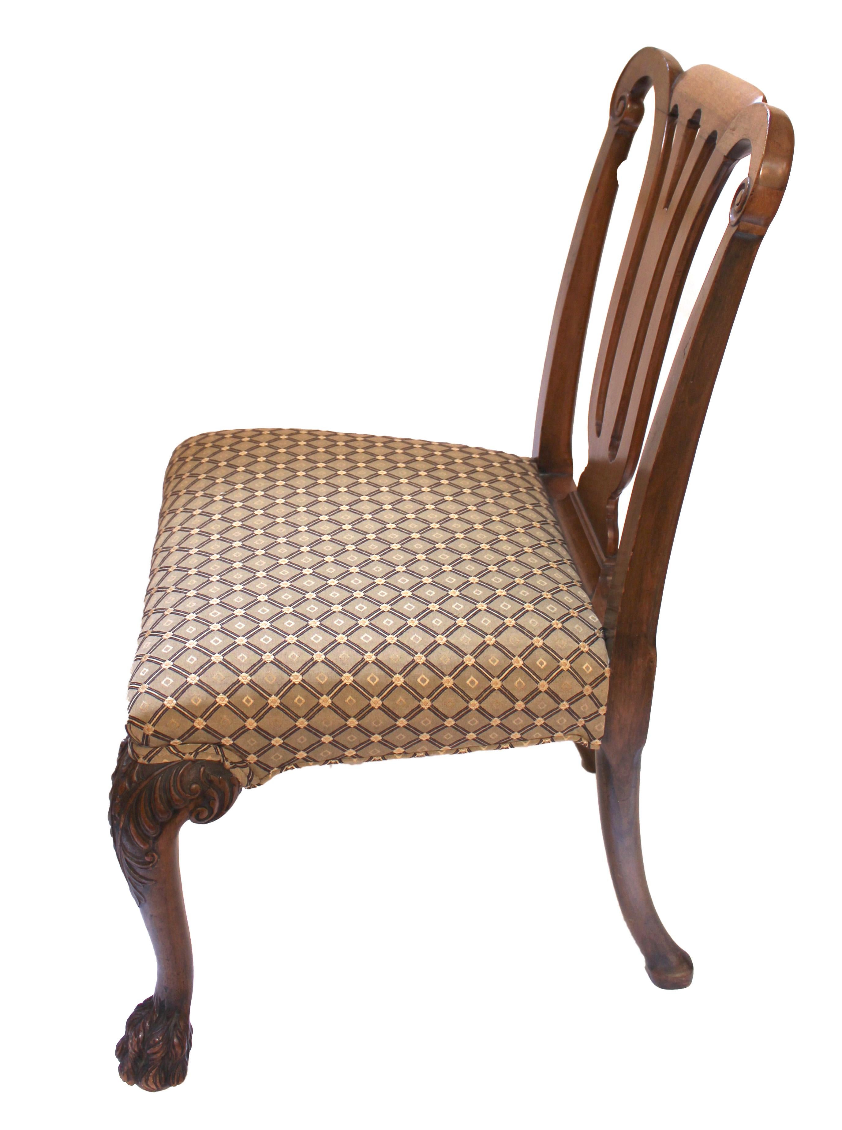 Paire de chaises d'appoint irlandaises de style George II de la fin du XIXe siècle Bon état - En vente à Chapel Hill, NC