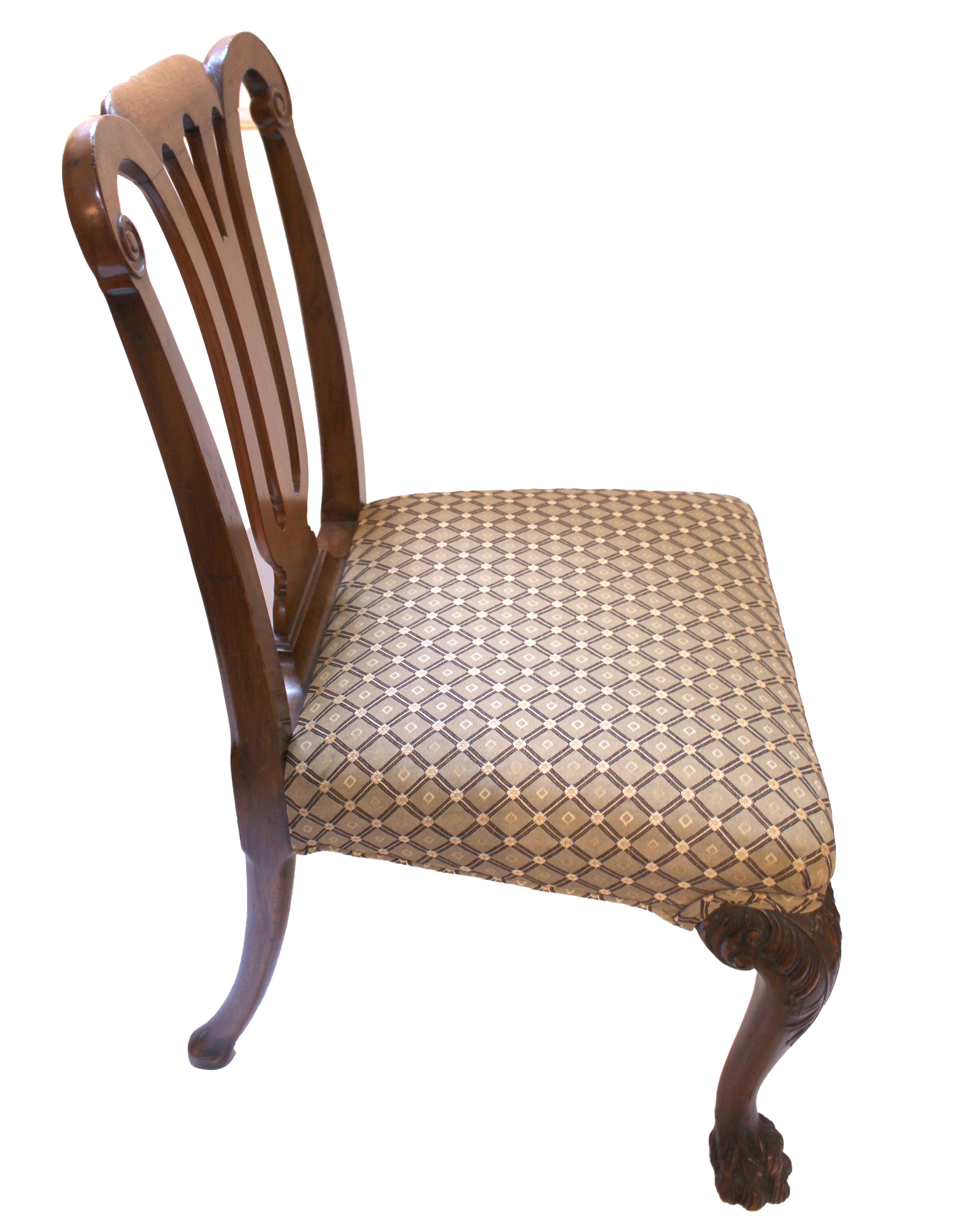 Paire de chaises d'appoint irlandaises de style George II de la fin du XIXe siècle en vente 1