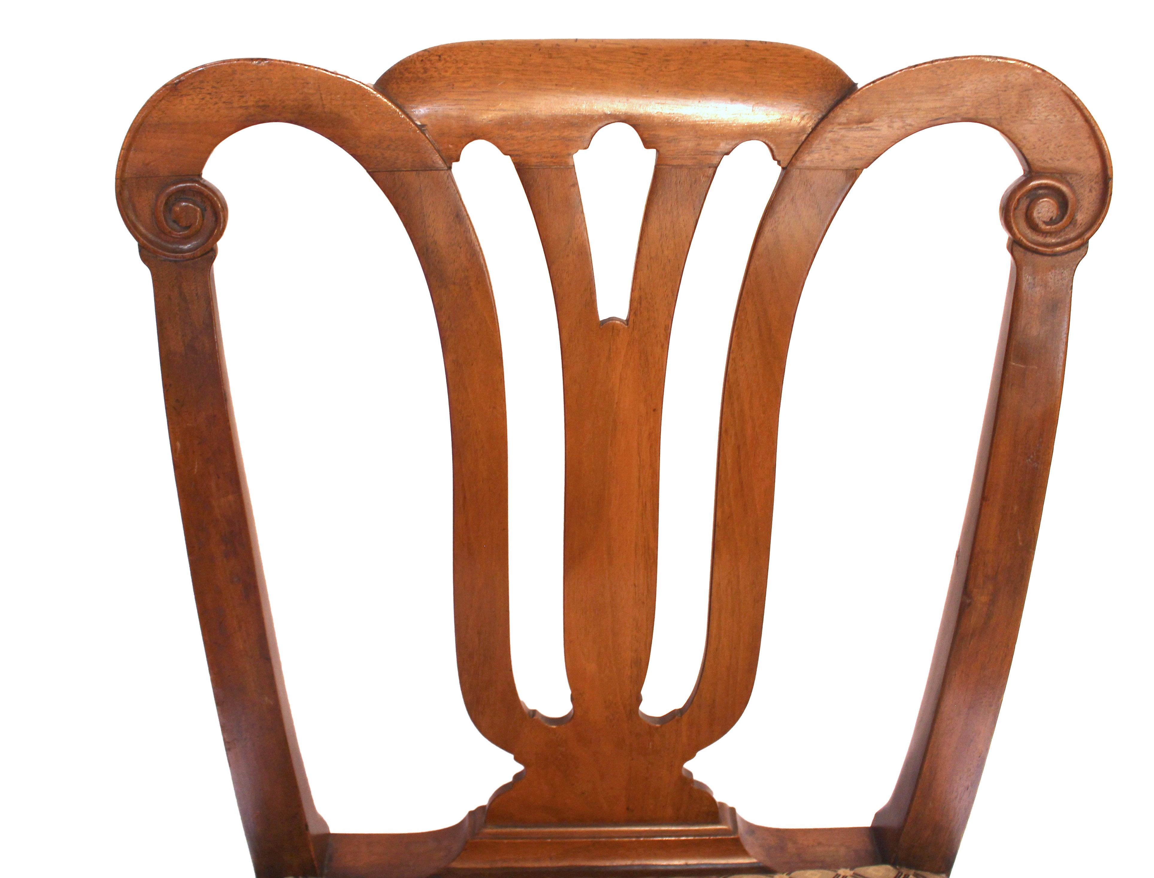 Paire de chaises d'appoint irlandaises de style George II de la fin du XIXe siècle en vente 3