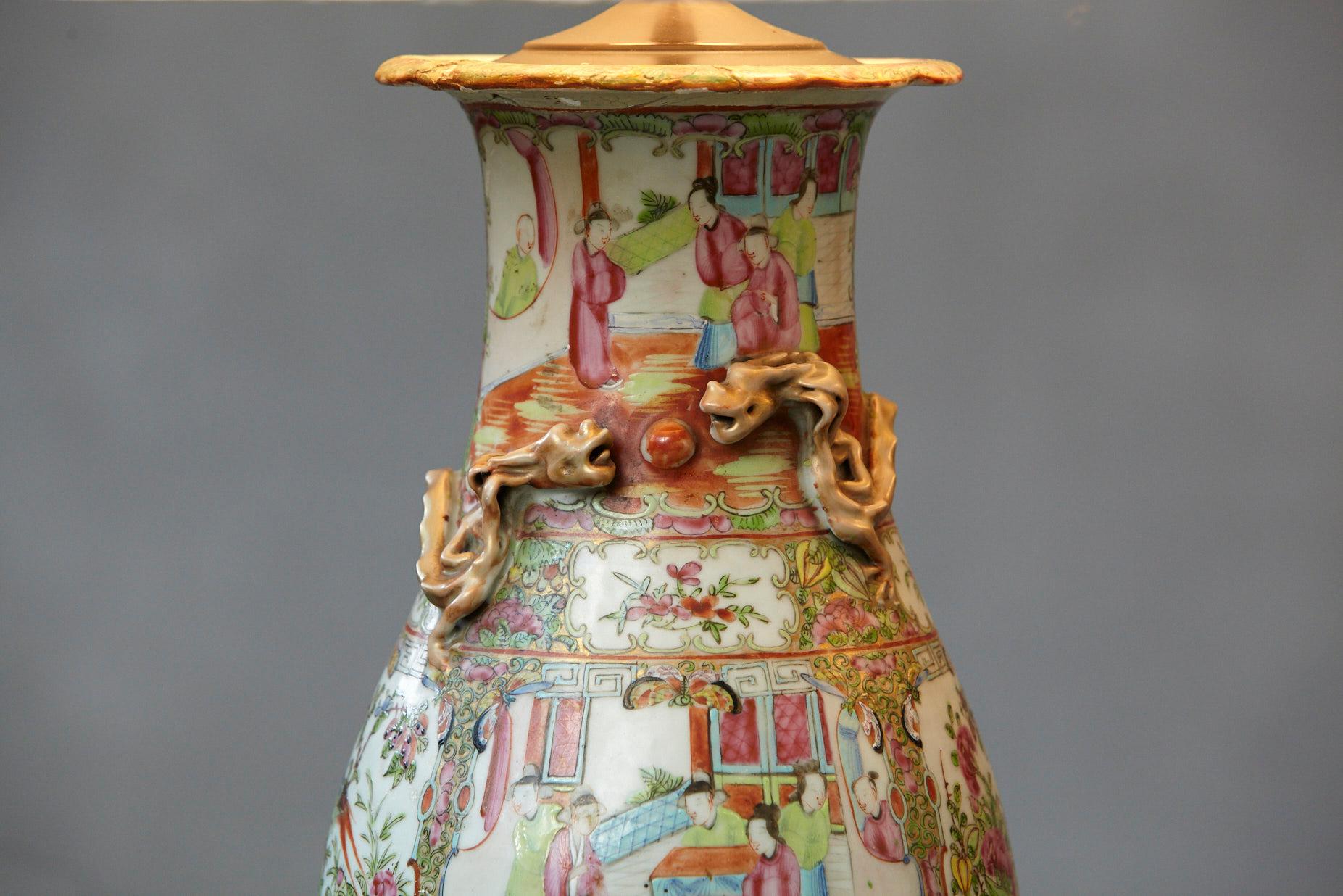 Late 19th Century Pair of Hand Painted Chinese Porcelain Vase Style Table Lamps In Good Condition In Pau, FR