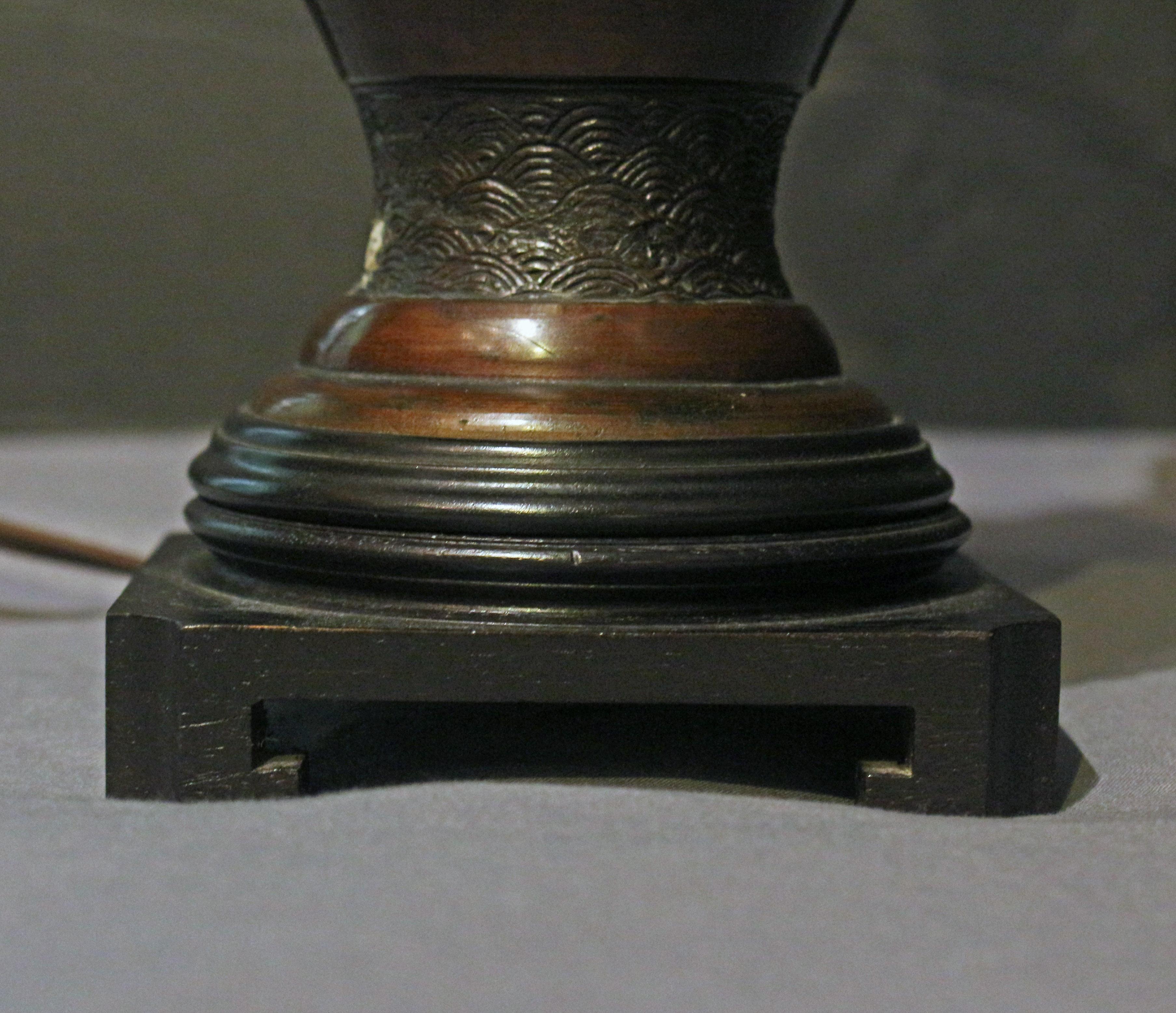 Late 19th Century Pair of Japanese Bronze Vases Mounted as Lamps en Bueno estado para la venta en Chapel Hill, NC