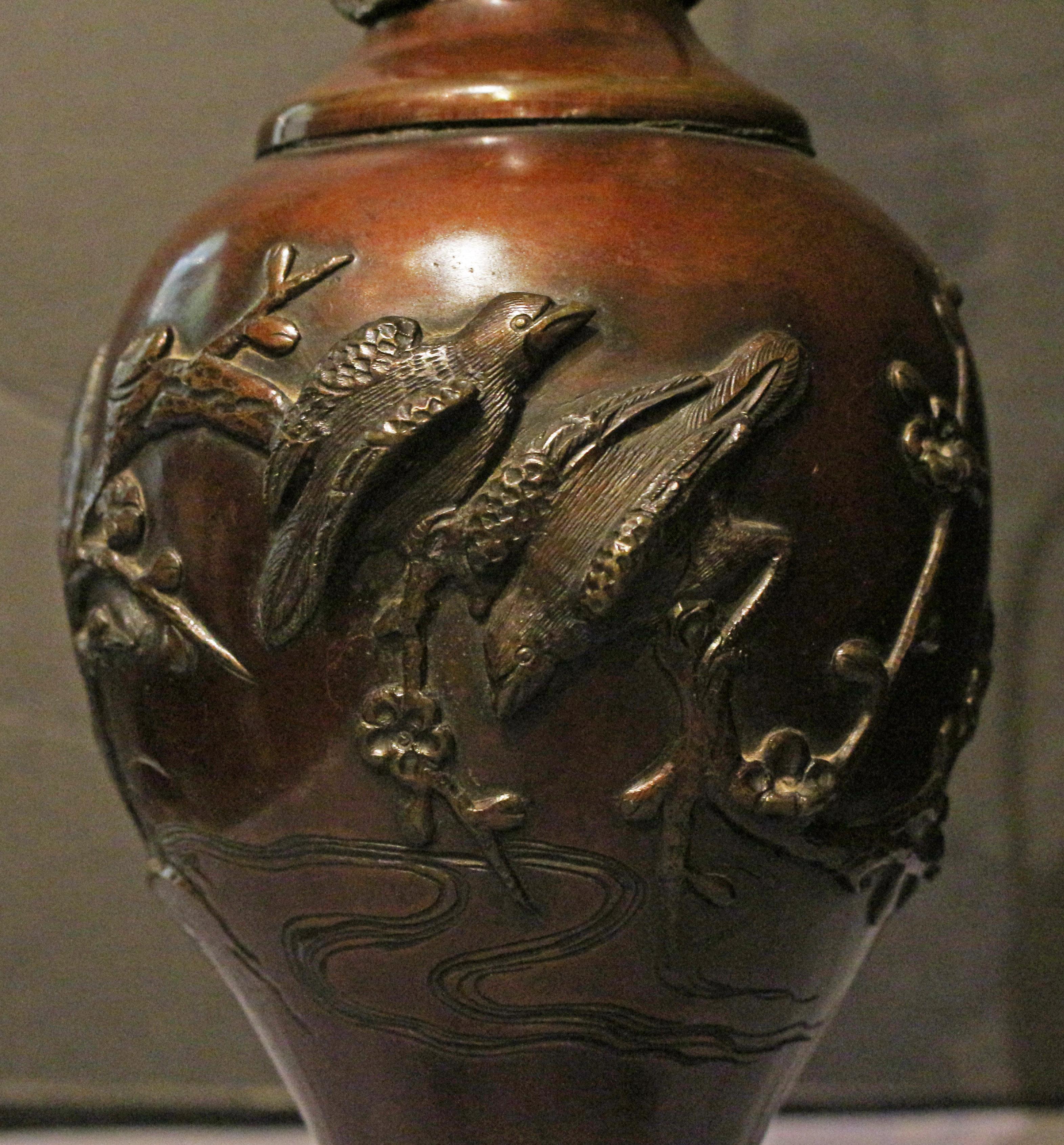 Late 19th Century Pair of Japanese Bronze Vases Mounted as Lamps siglo XIX en venta