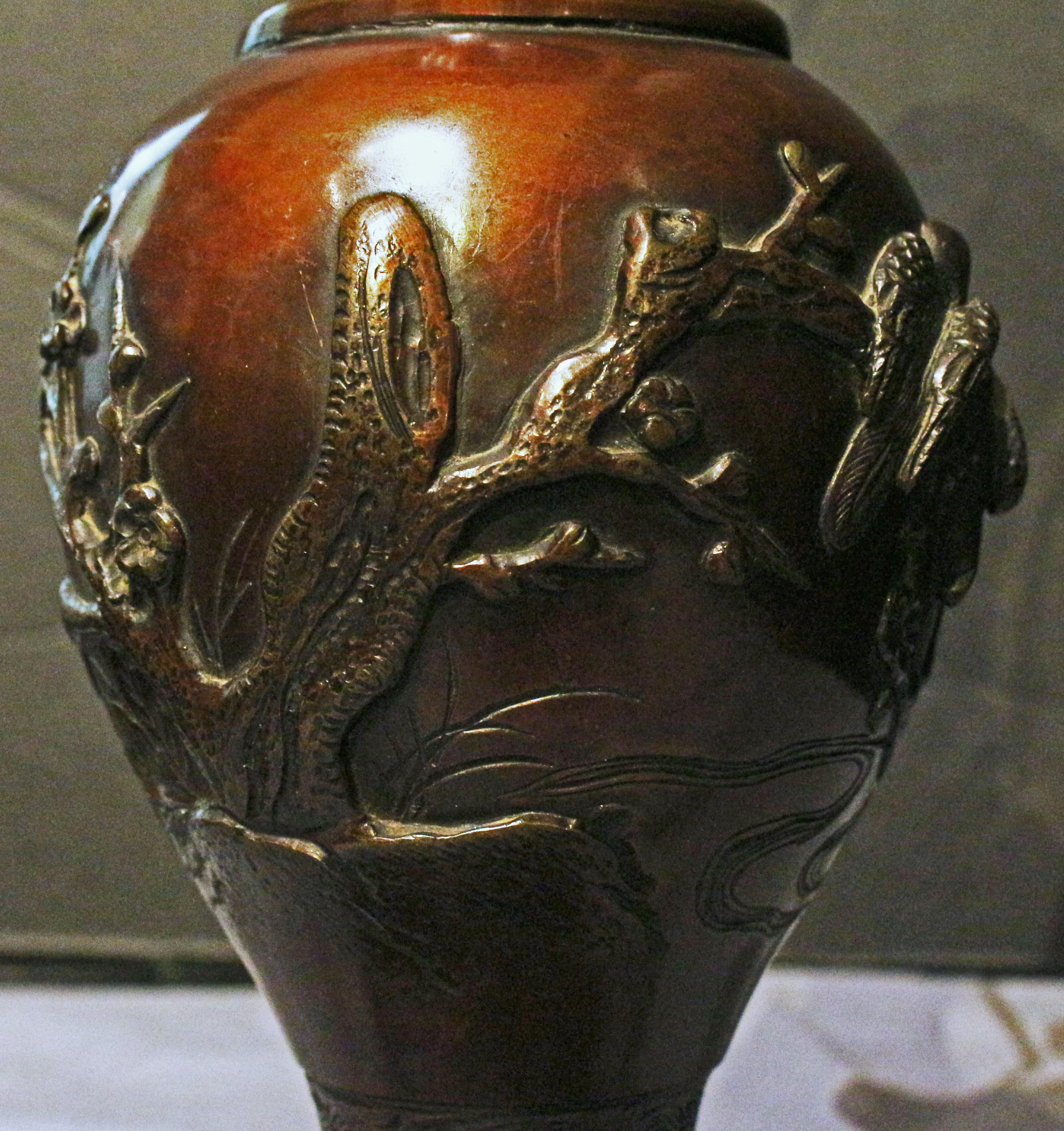 Late 19th Century Pair of Japanese Bronze Vases Mounted as Lamps en venta 1