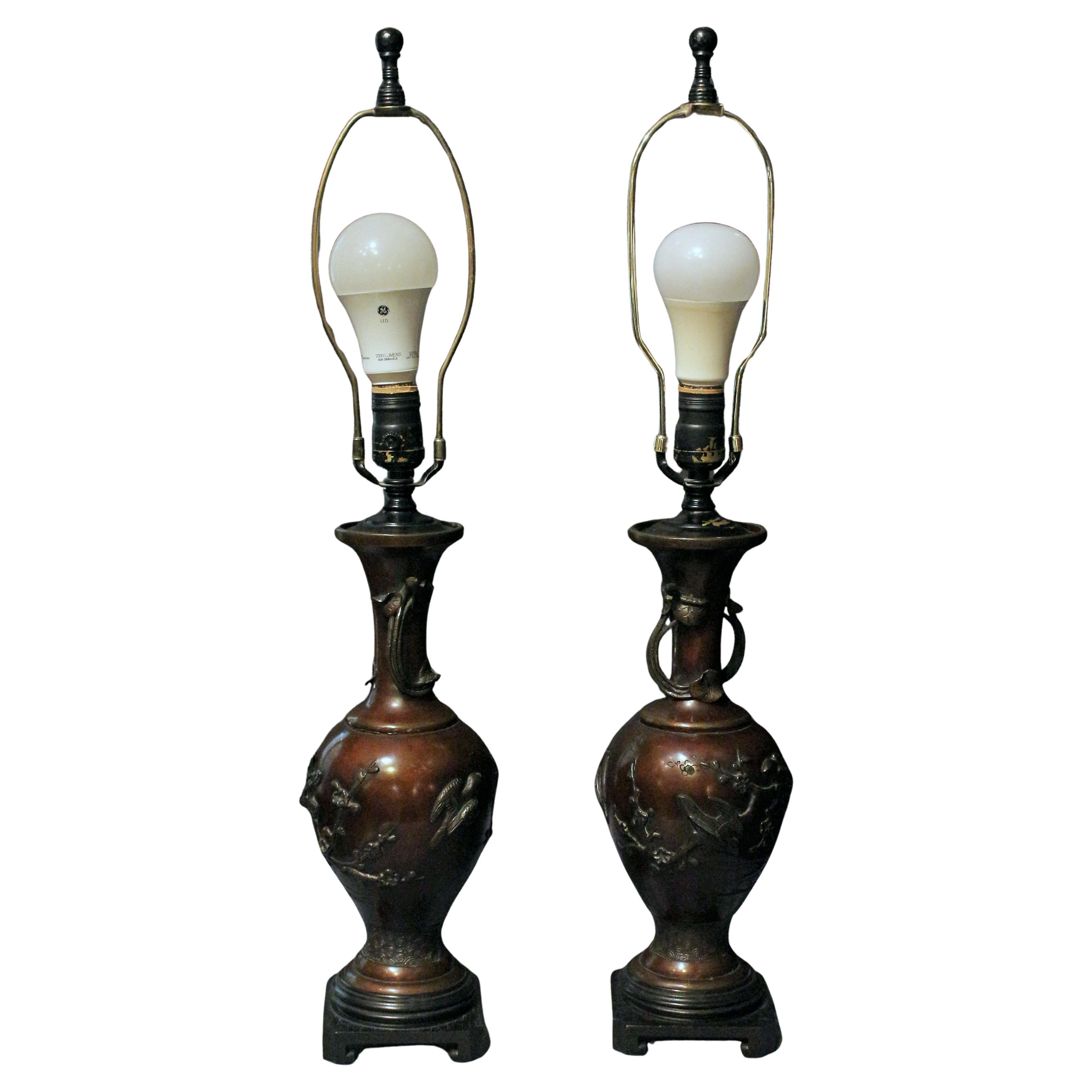 Late 19th Century Pair of Japanese Bronze Vases Mounted as Lamps en venta