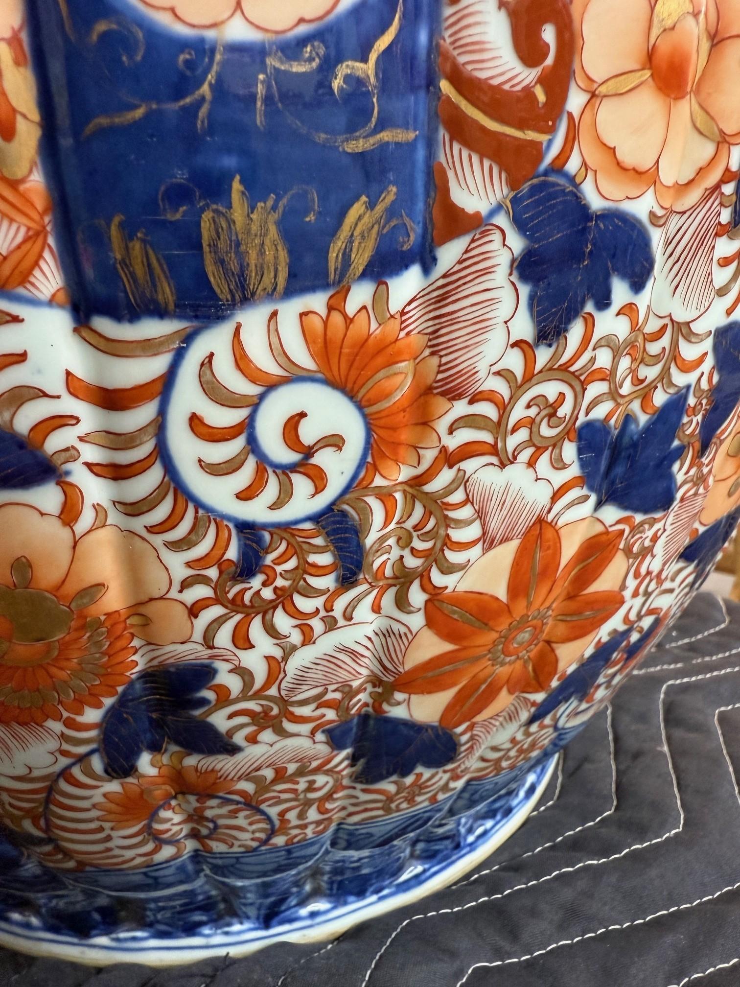 Late 19th Century Pair of Japanese Imari Porcelain Jardinières or Planters en vente 4